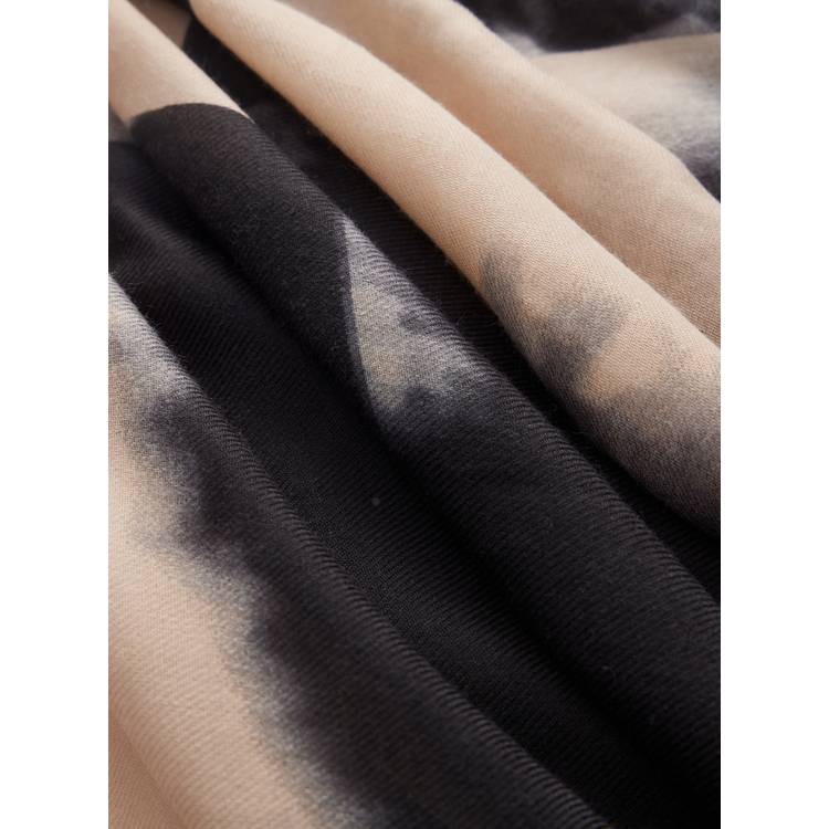 Mono blur print lightweight scarf one size (British brand)