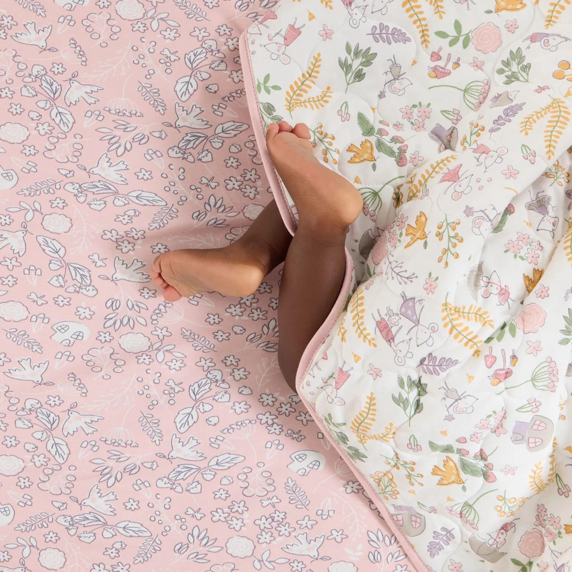 Tutti Bambini Tiny Tails cot bed coverlet - British product