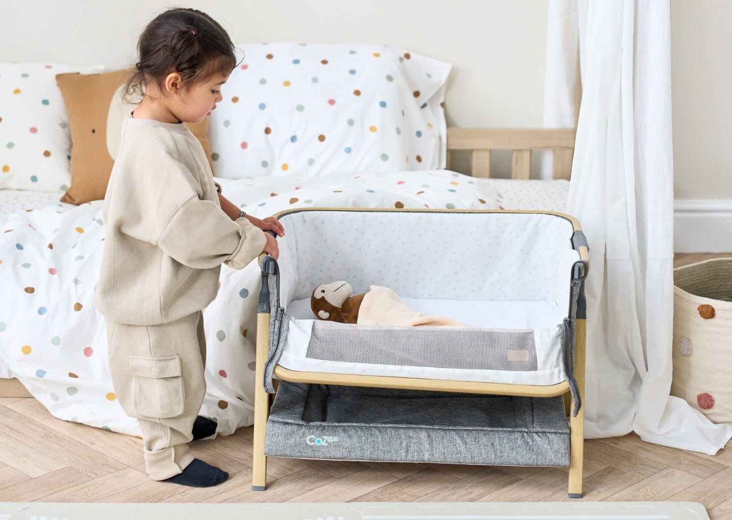 Tutti Bambini CoZee Mini Me play crib Oak and Charcoal - British product