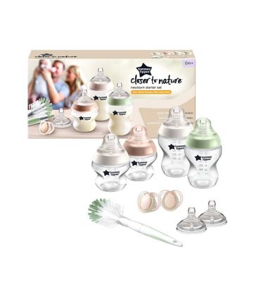 Tommee Tippee Natural Start Newborn Starter Set, 2 Anti-Colic Baby Bottles, Medium-Flow, Breast-Like Teats, Self-Sterilising Baby Accessories & Cleaning Boots   