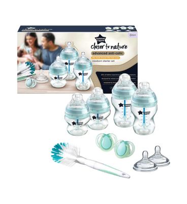 Tommee Tippee Advanced Anti-Colic Newborn Starter Set for Colicky Babies, 4 x Bottles, 2 x Teats, Vented Anti-Colic Wand Baby Accessories & Cleaning Boots   