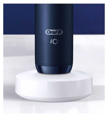 Oral-B iO7 Electric Toothbrush - Blue Dental Boots   