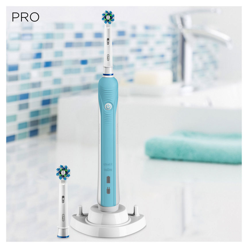 Oral-B Pro 1 (670) Cross Action Rechargeable Electric Toothbrush