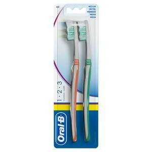 Oral-B 123 Classic Care Medium Manual Toothbrush x2