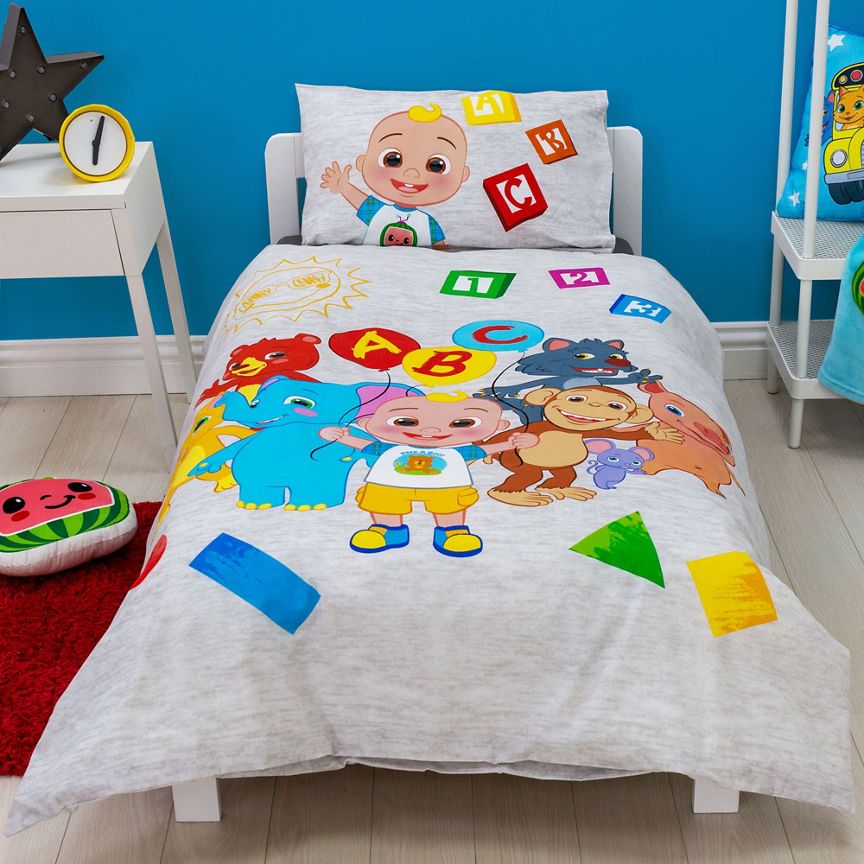 CoComelon Friends Junior Reversible Duvet Set