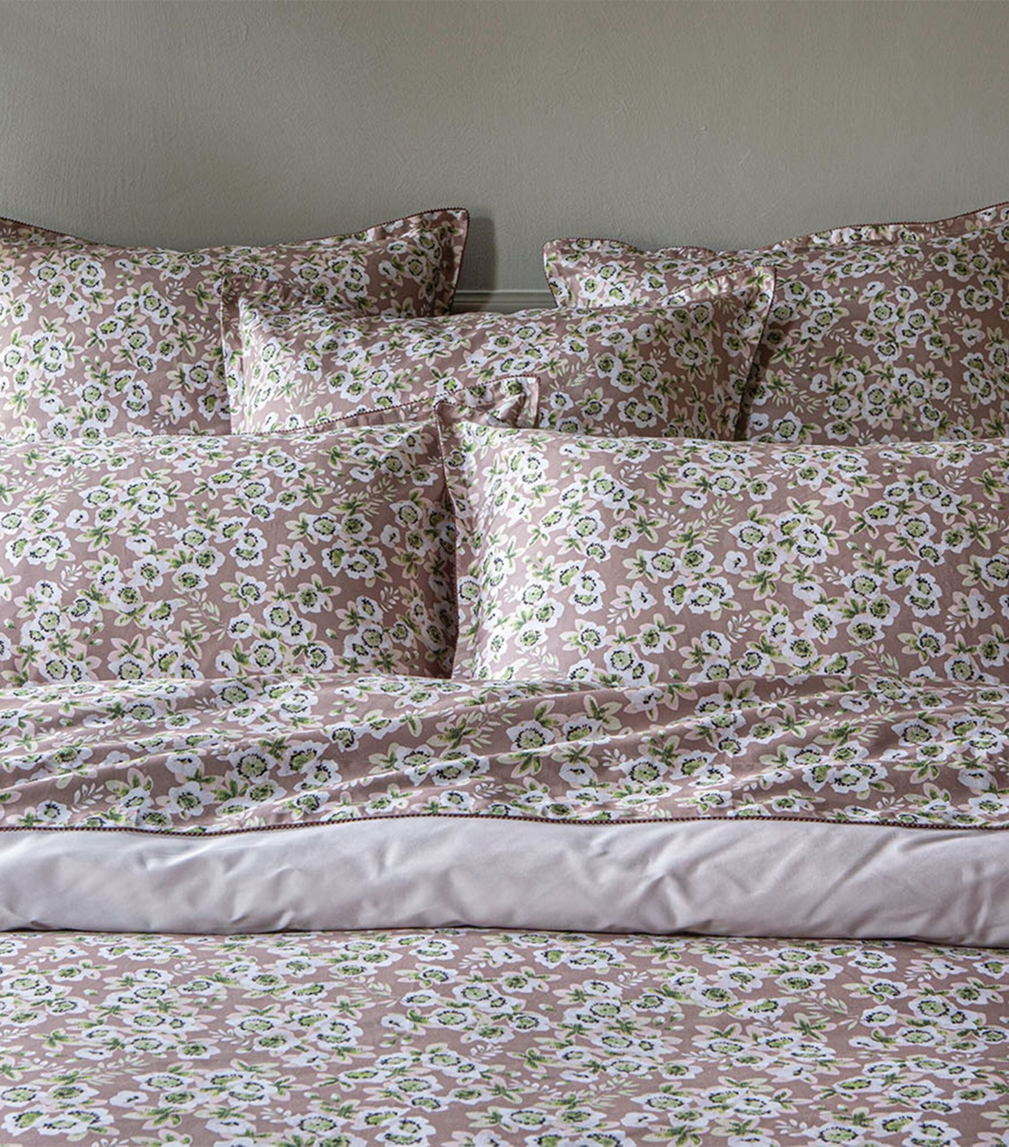 Blossom King Flat Sheet (270cm x 300cm) GOODS Harrods   