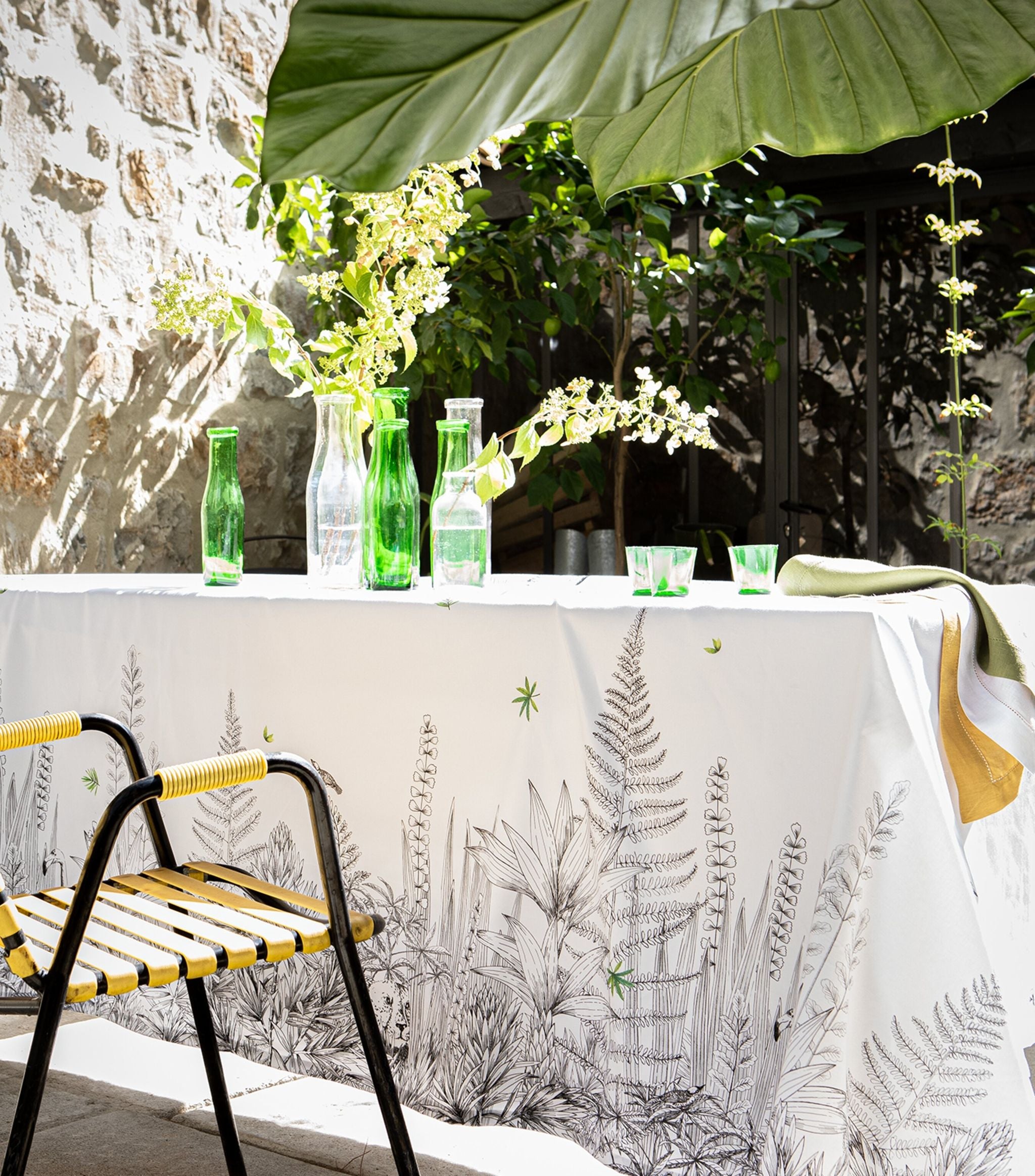 Le Repas du Lion Tablecloth (150cm x 250cm) GOODS Harrods   