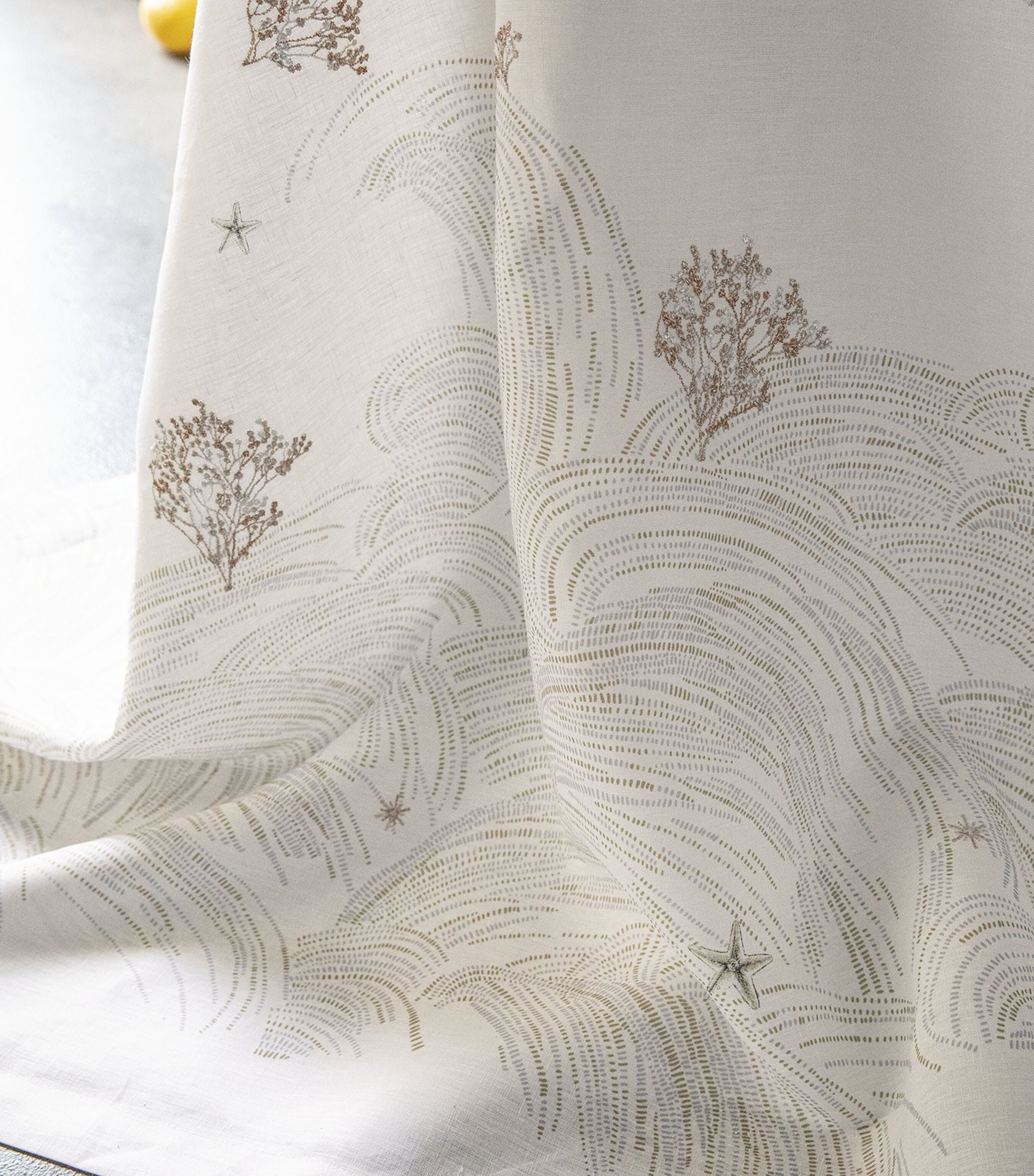 Oceanide Blanc Tablecloth (170cm x 320cm) GOODS Harrods   