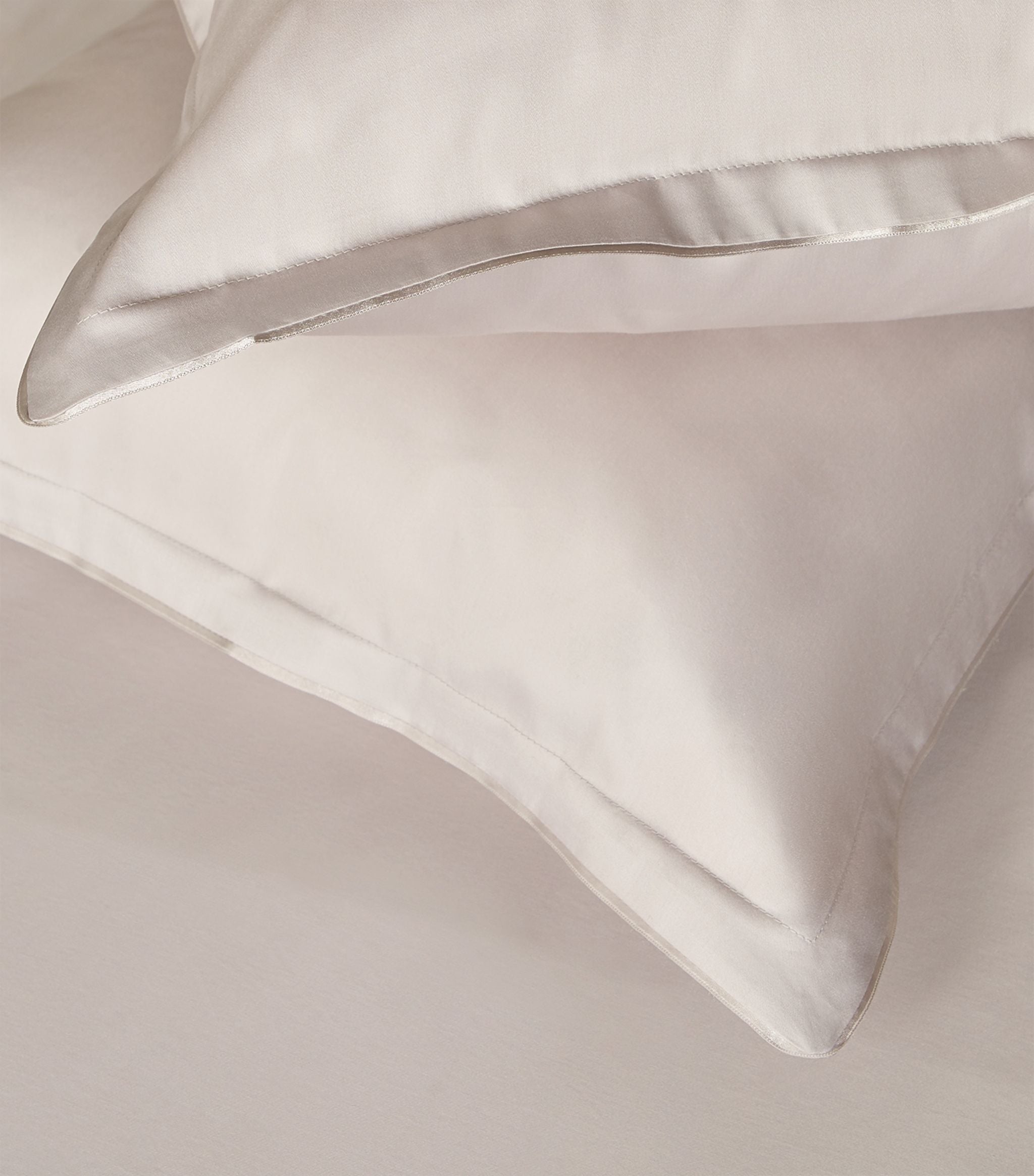 Teo Square Pillowcase (65cm x 65cm) GOODS Harrods   