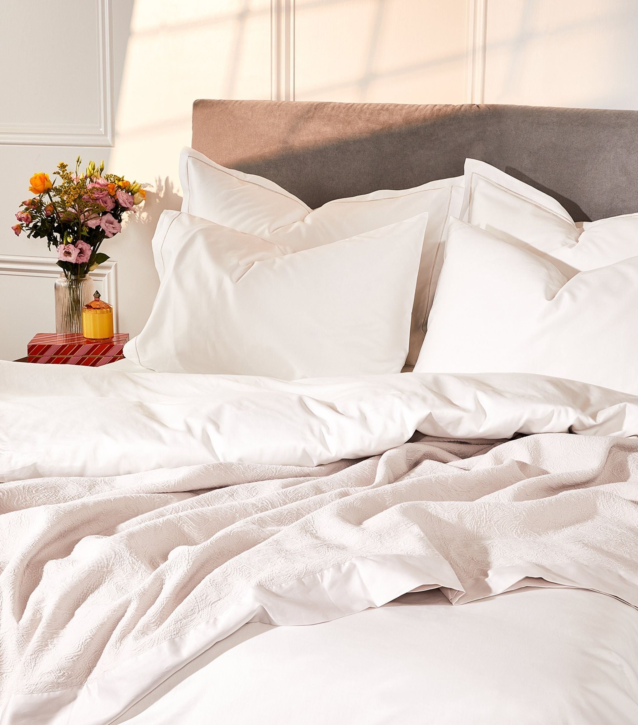 Dália Super King Flat Sheet (300cm x 265cm) GOODS Harrods   