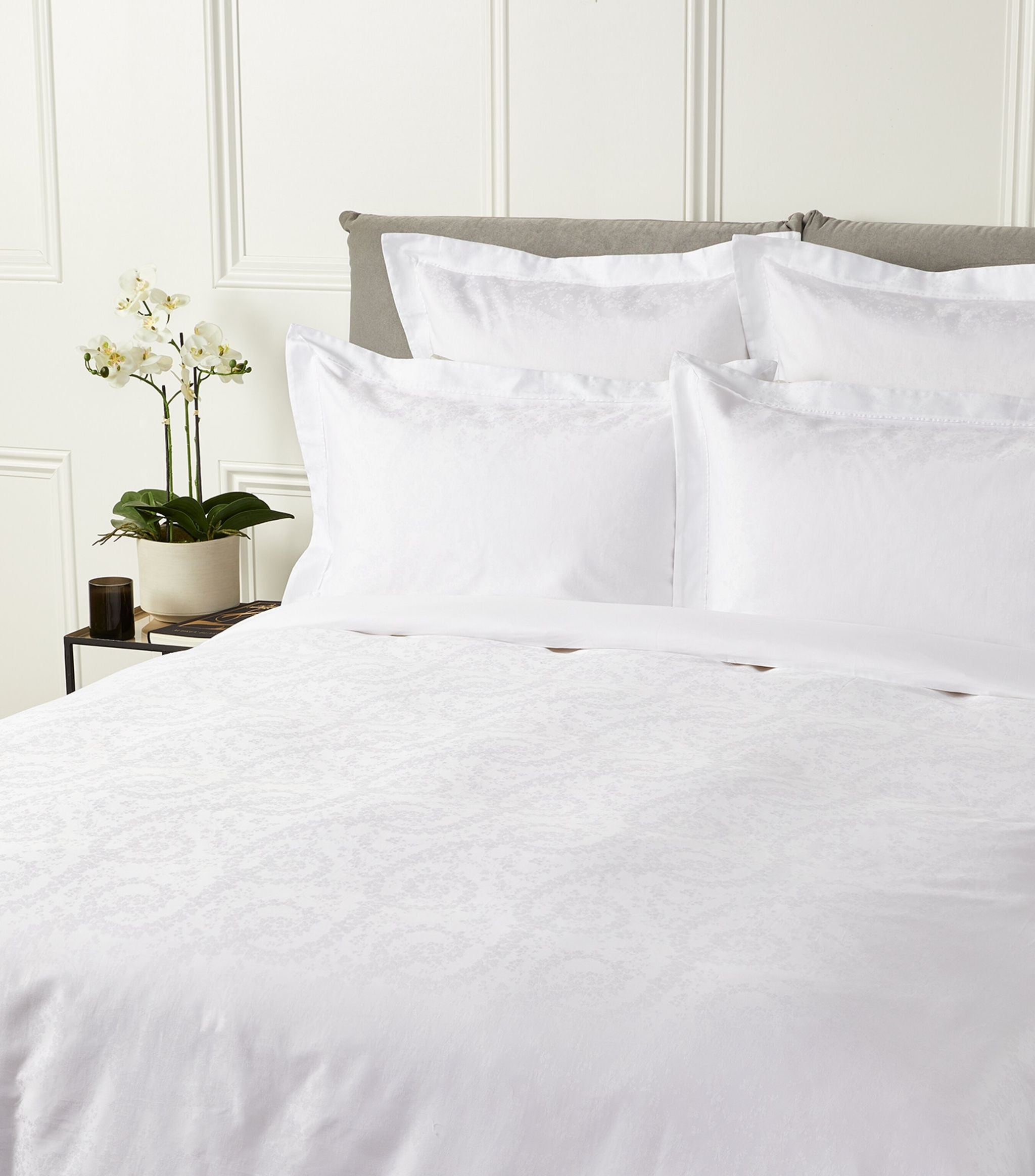 Suave King Fitted Sheet (150cm x 200cm) GOODS Harrods   