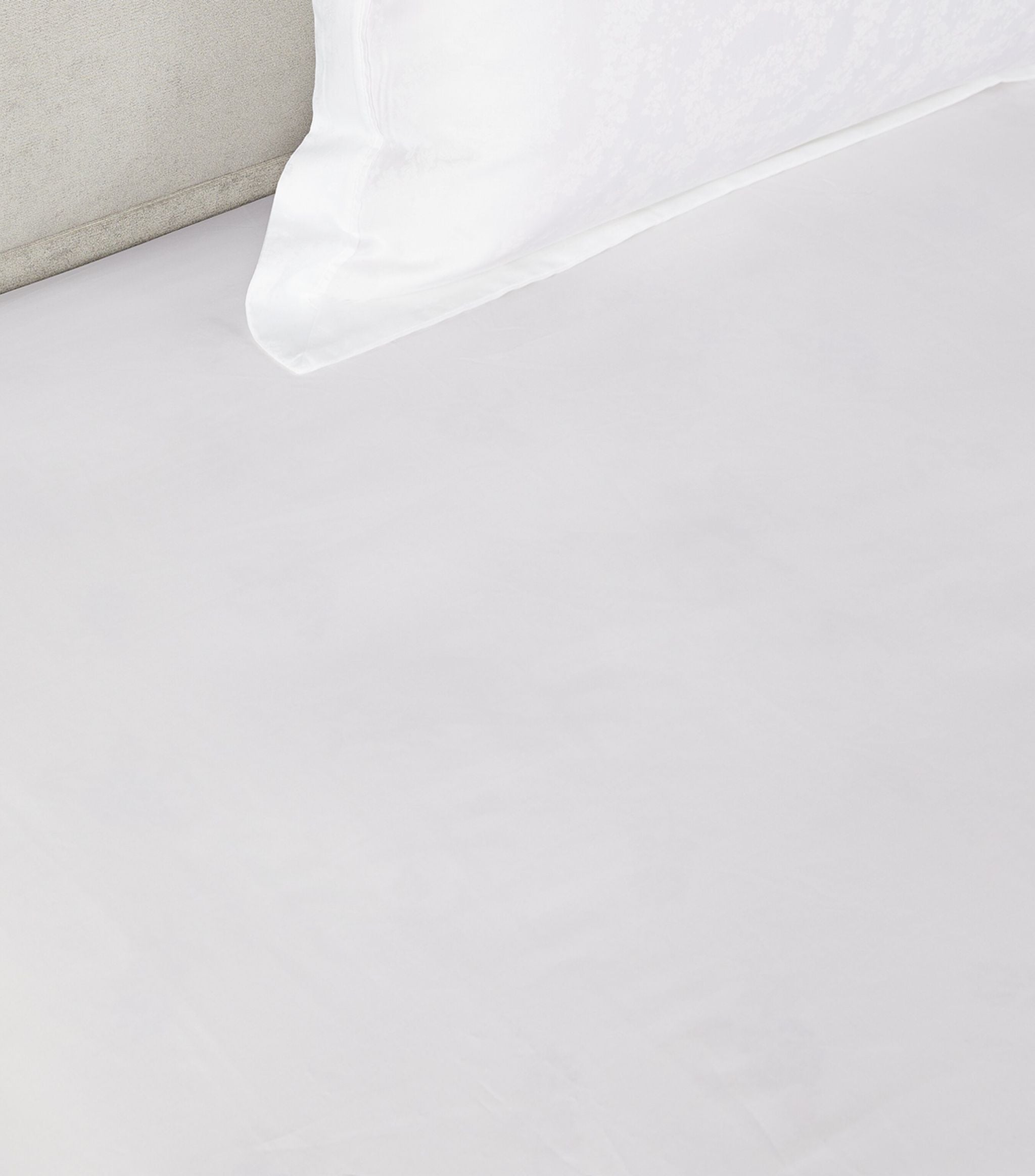 Suave King Fitted Sheet (150cm x 200cm) GOODS Harrods   