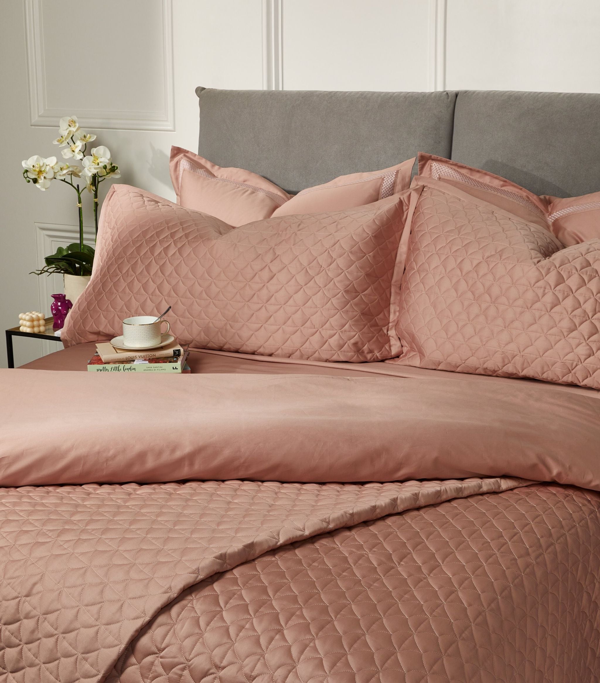 Suave Quilted Oxford Pillowcase (50cm x 75cm) GOODS Harrods   