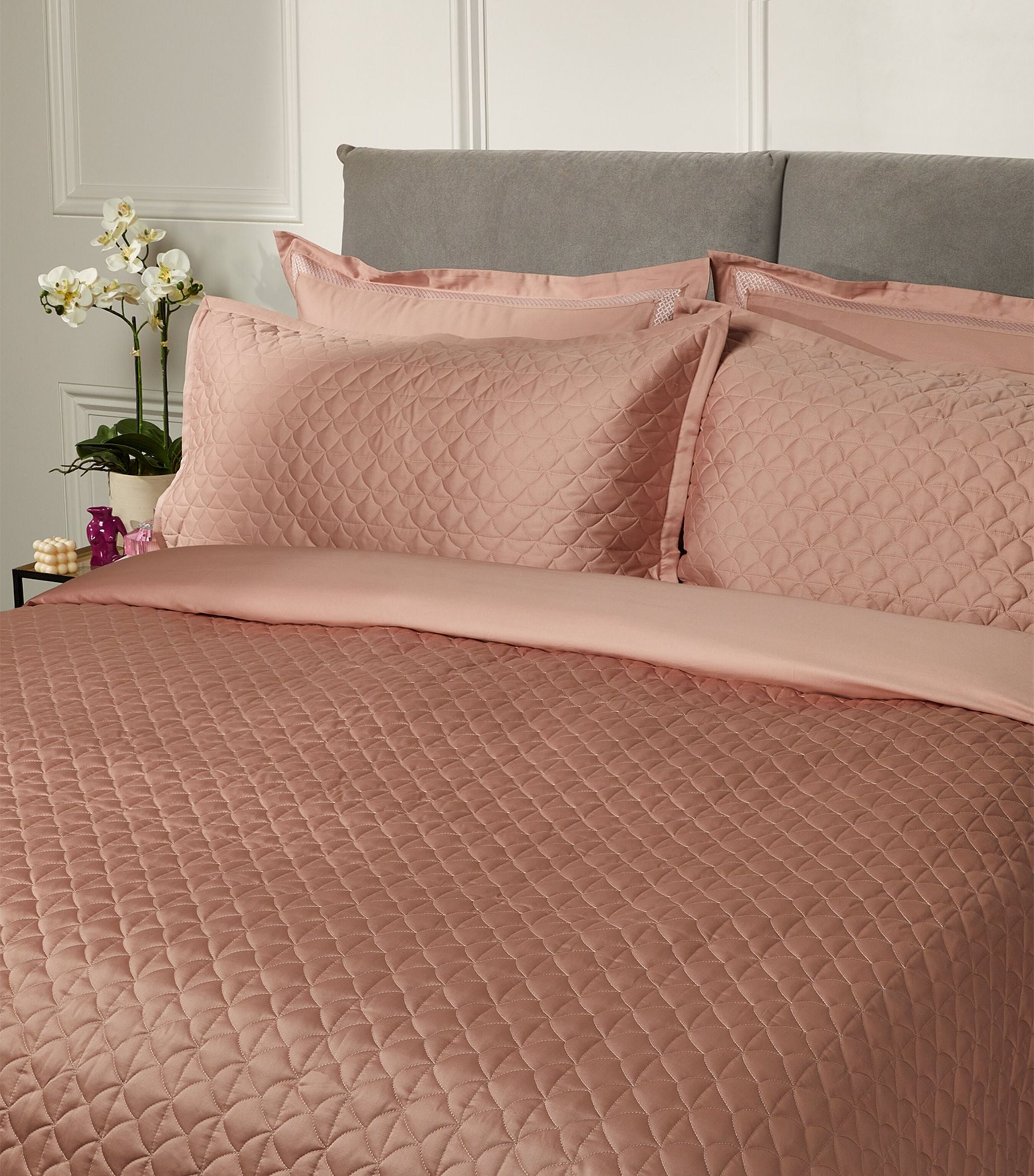 Suave Quilted Oxford Pillowcase (50cm x 75cm) GOODS Harrods   