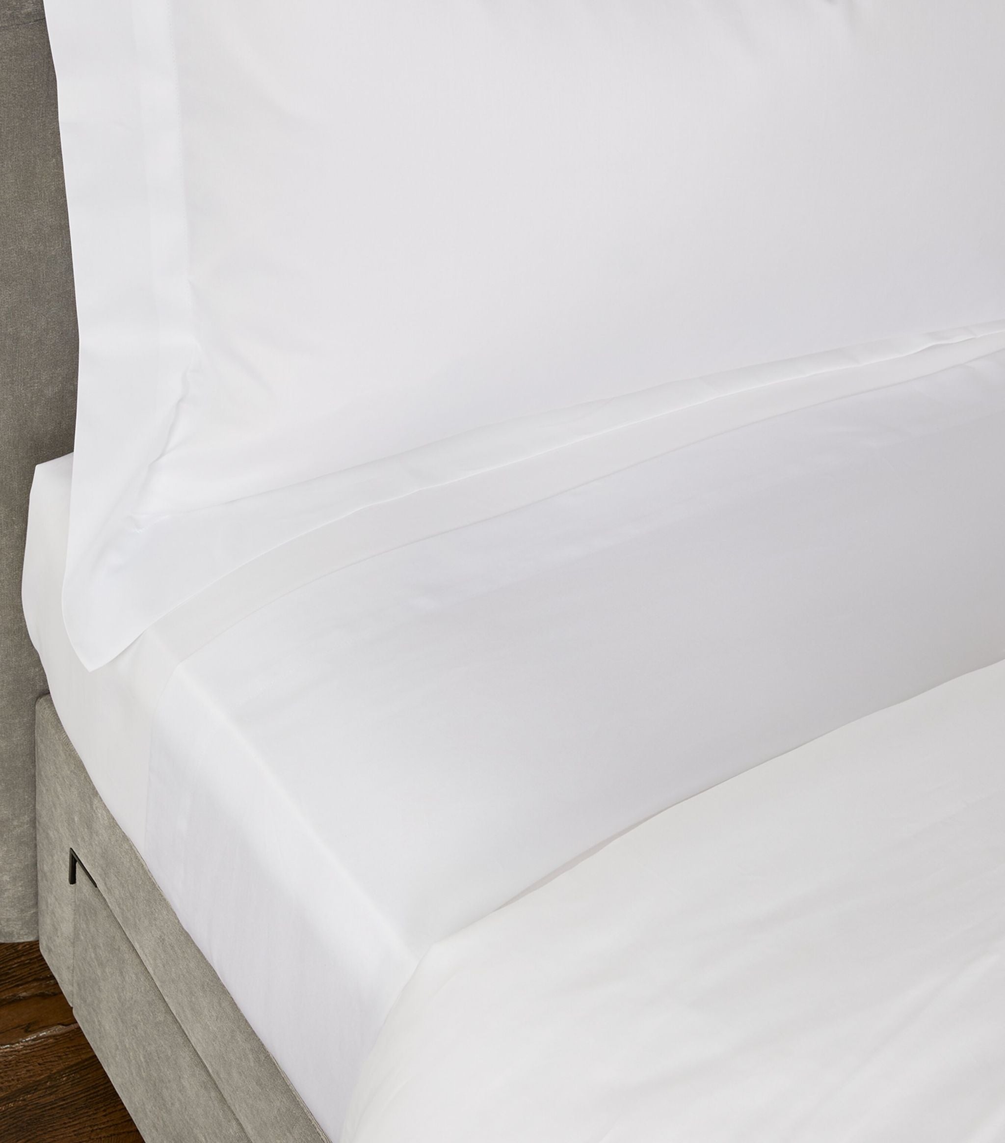 Amanda Super King Fitted Sheet (180cm x 200cm) GOODS Harrods   