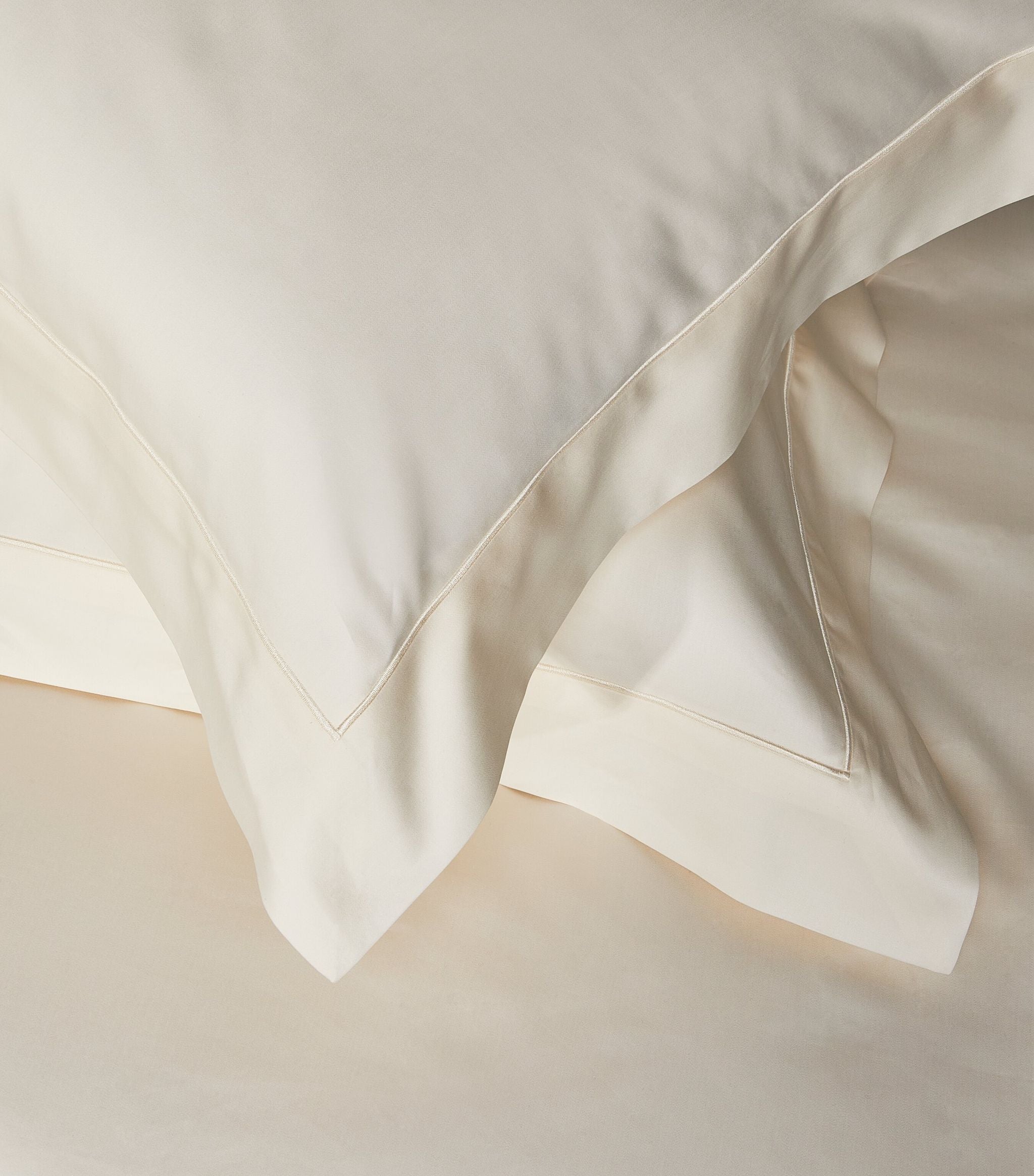 Bourdon King Pillowcase (50cm x 90cm) GOODS Harrods   