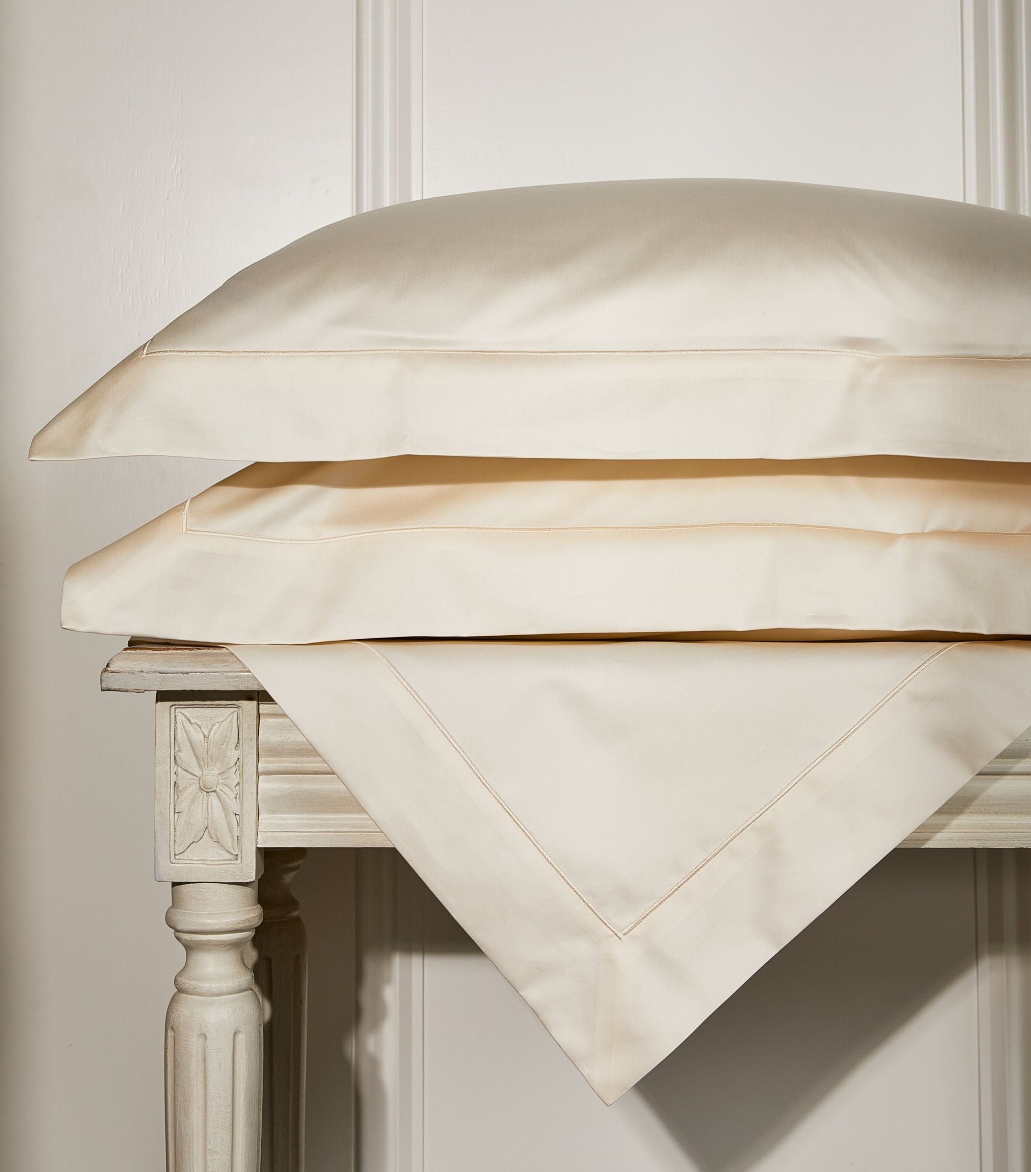 Bourdon Oxford Pillowcase (50cm x 75cm) GOODS Harrods   