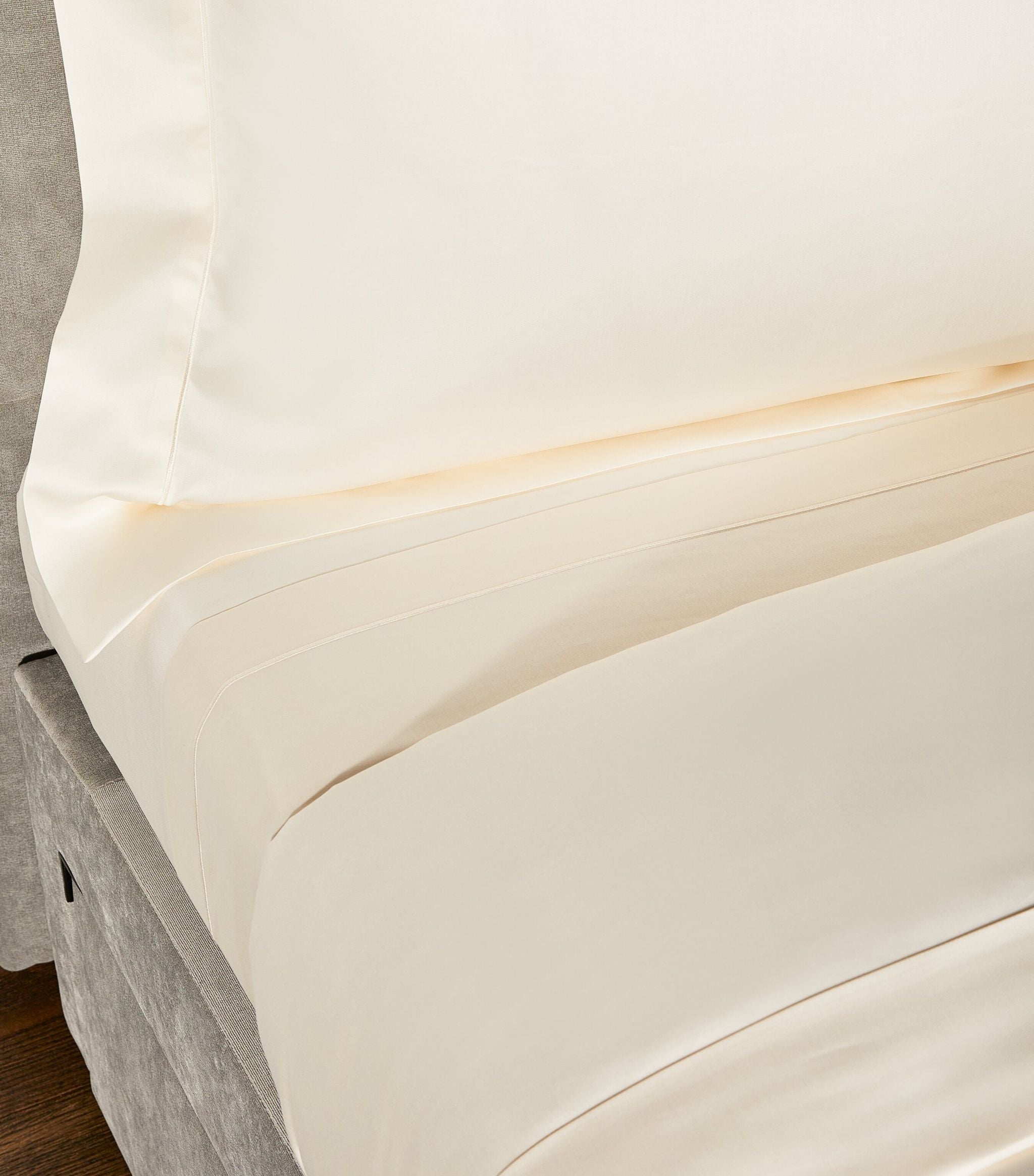 Bourdon Oxford Pillowcase (50cm x 75cm) GOODS Harrods   