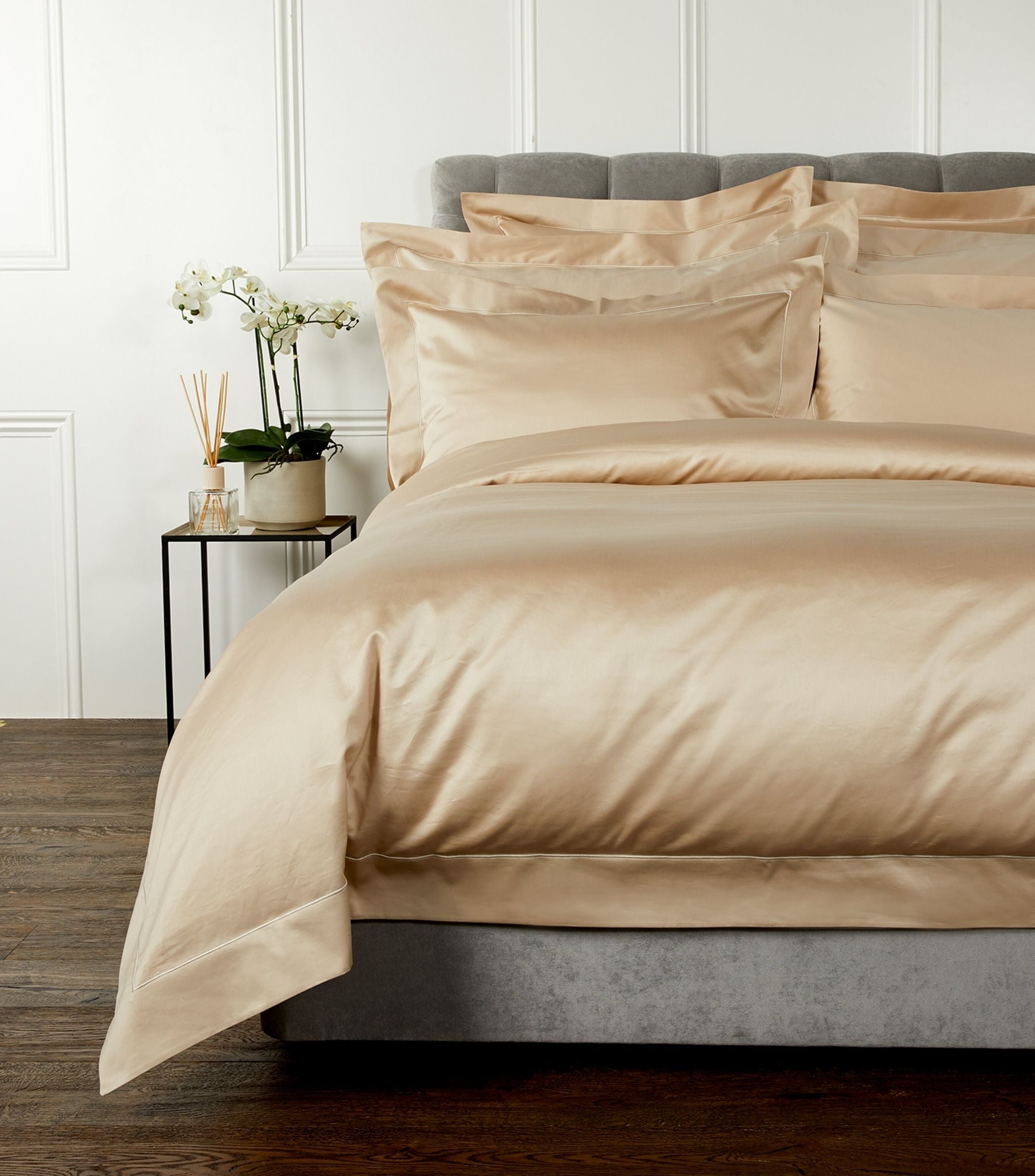 Bourdon Super King Flat Sheet (270cm x 300cm) GOODS Harrods   