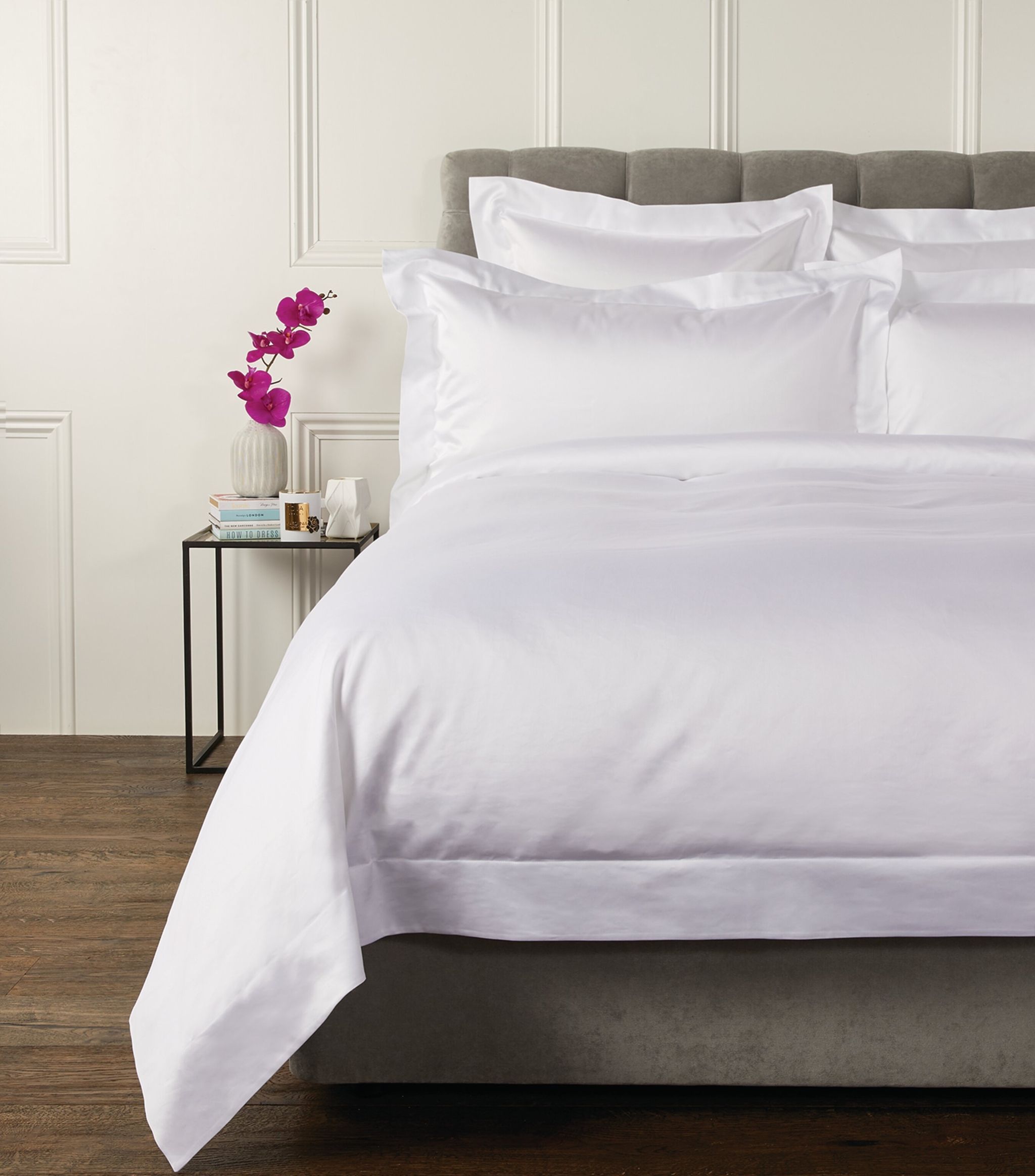 Capela Super King Flat Sheet (270cm x 300cm) GOODS Harrods   