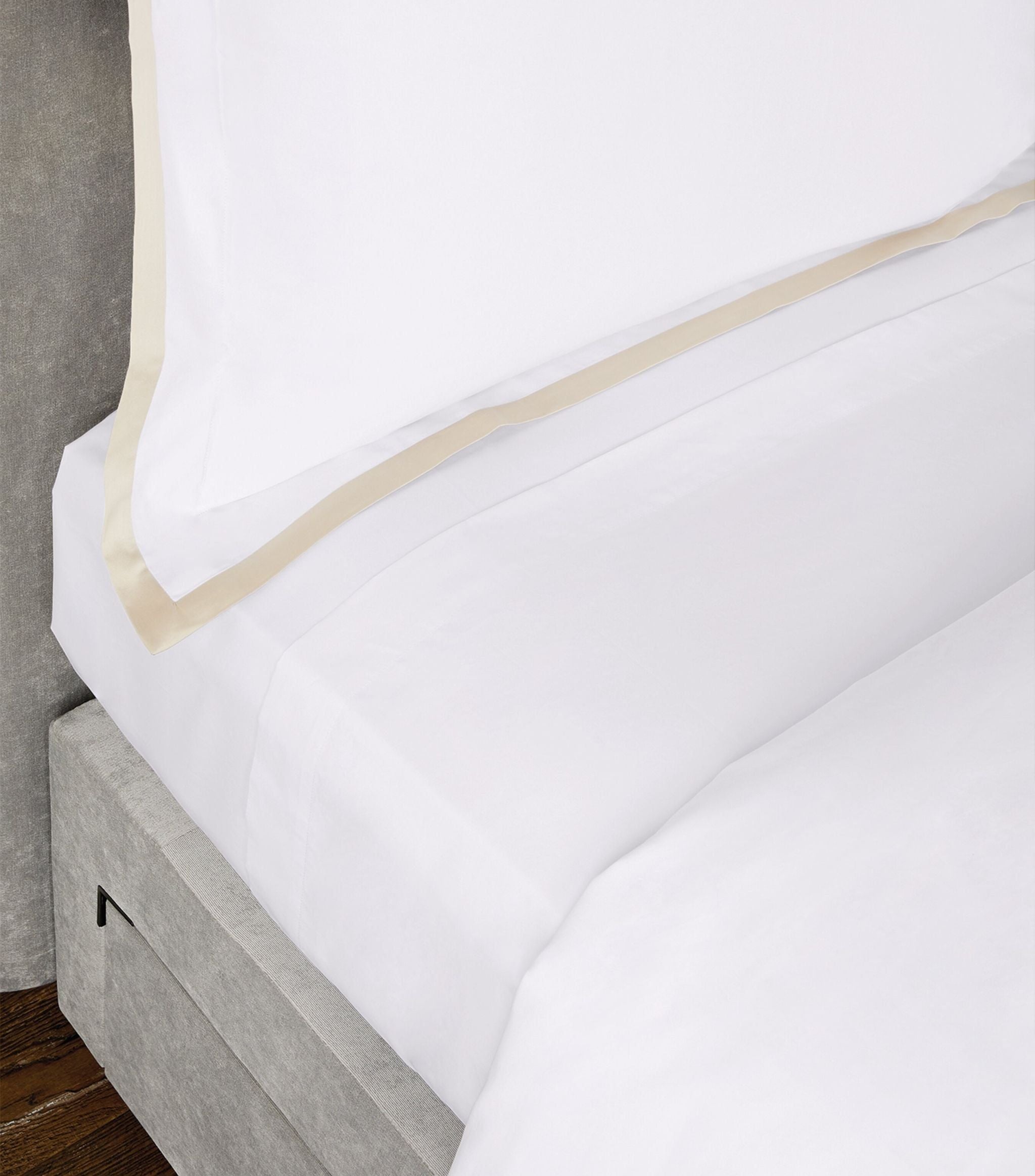 Estrela King Fitted Sheet (160cm x 200cm) GOODS Harrods   