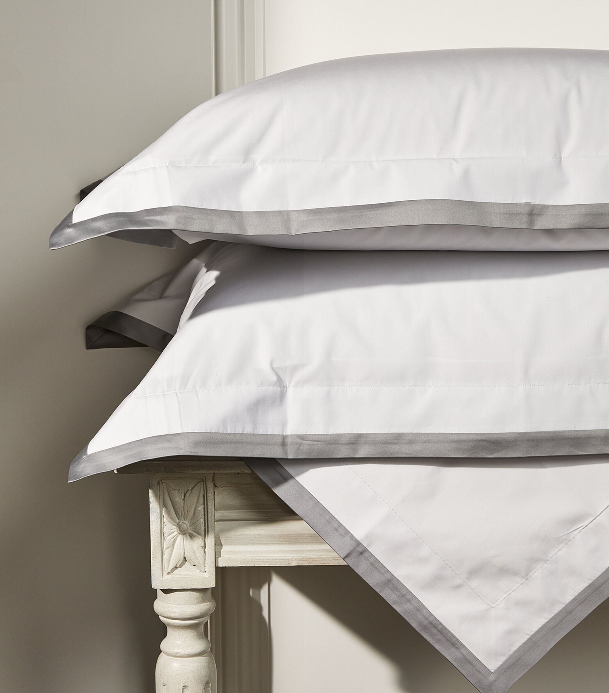 Hella Super King Flat Sheet (270cm x 300cm) GOODS Harrods   