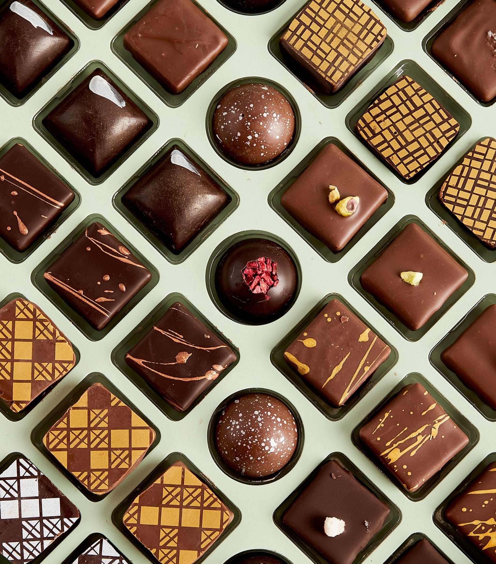 49-Piece Classic Chocolate Collection (410g) GOODS Harrods   