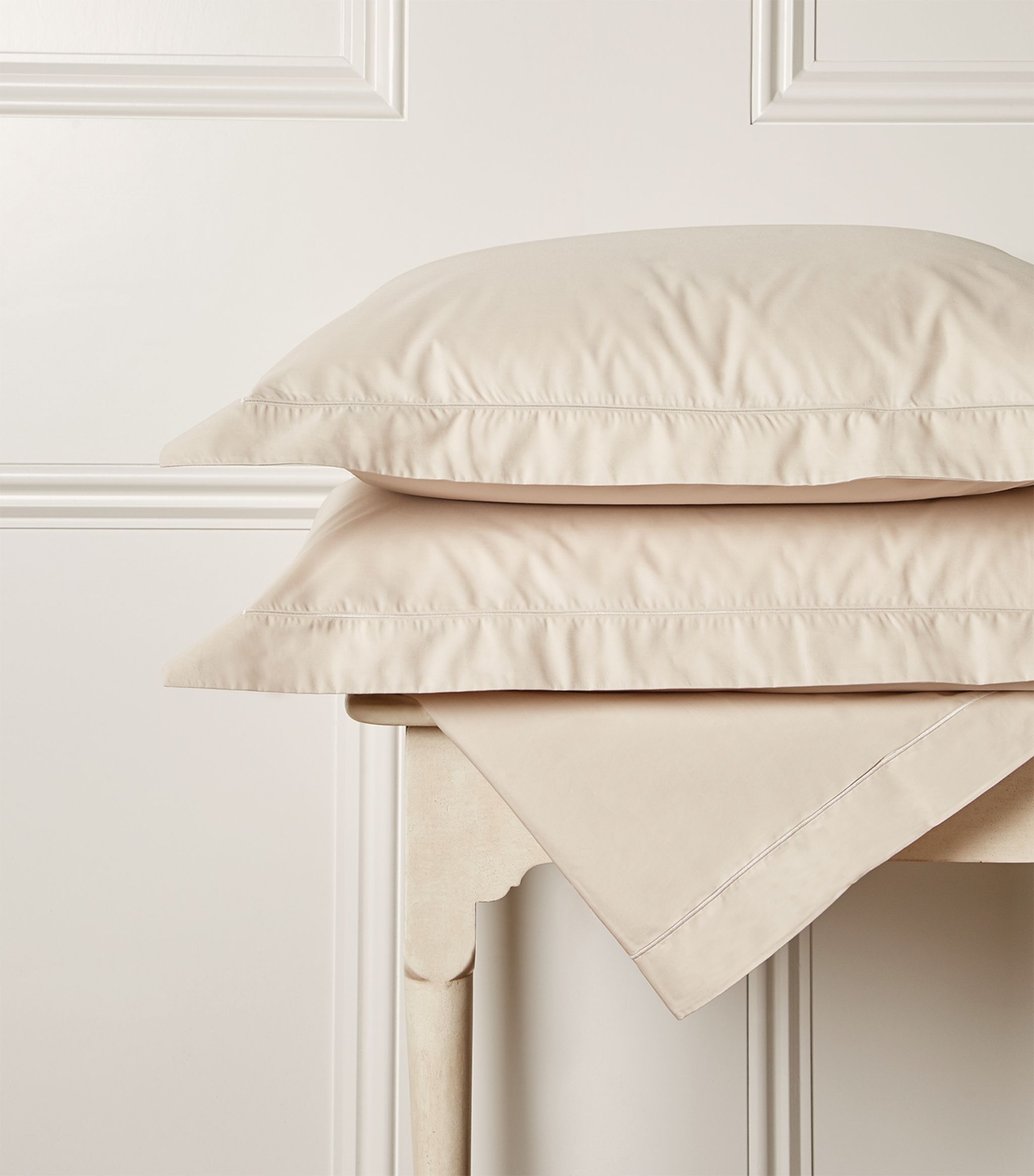 Chester Double Fitted Sheet (135cm x 190cm) GOODS Harrods   