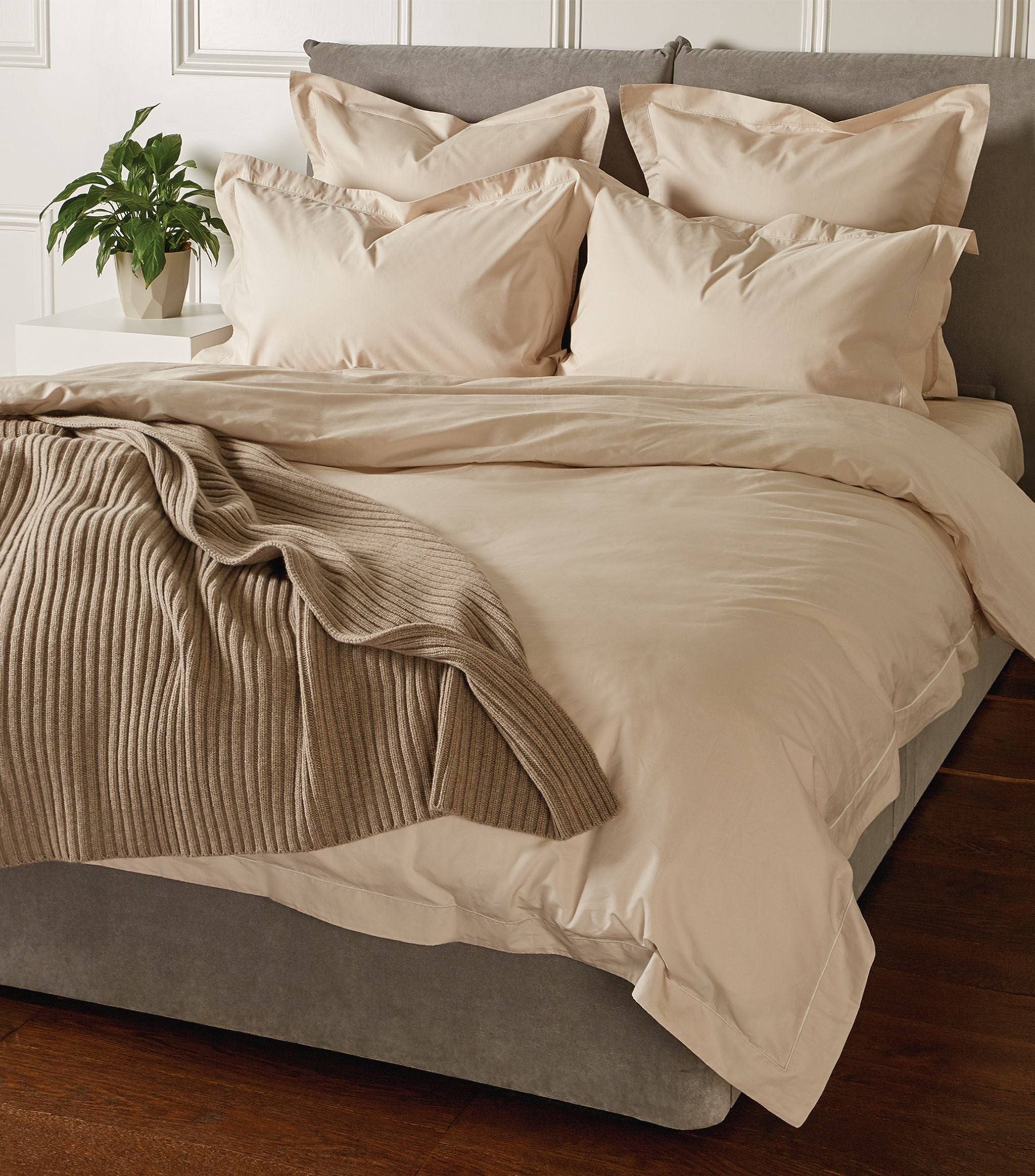 Chester King Fitted Sheet (150cm x 200cm) GOODS Harrods   