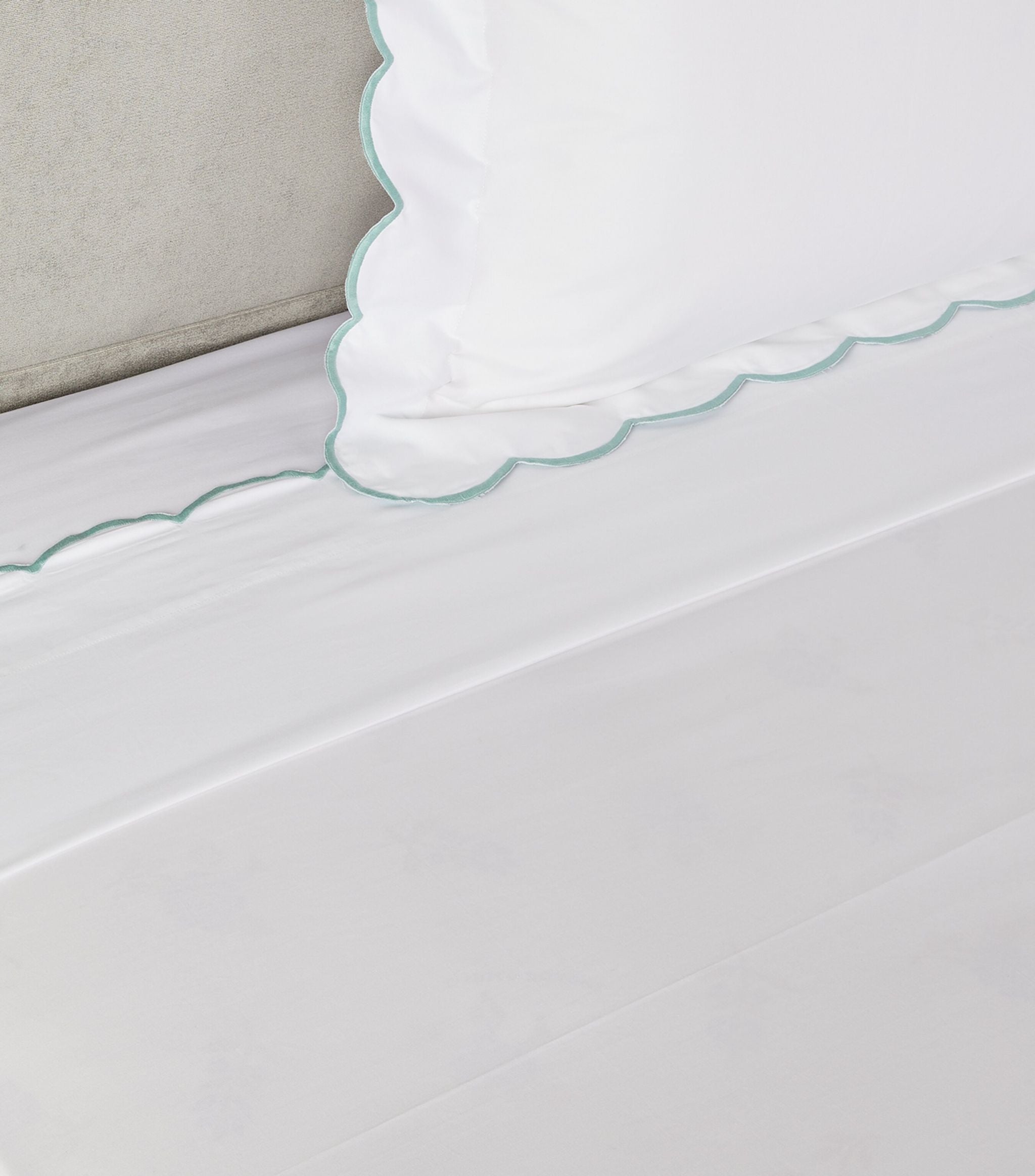 Parisian King Flat Sheet (275cm x 275cm) GOODS Harrods   