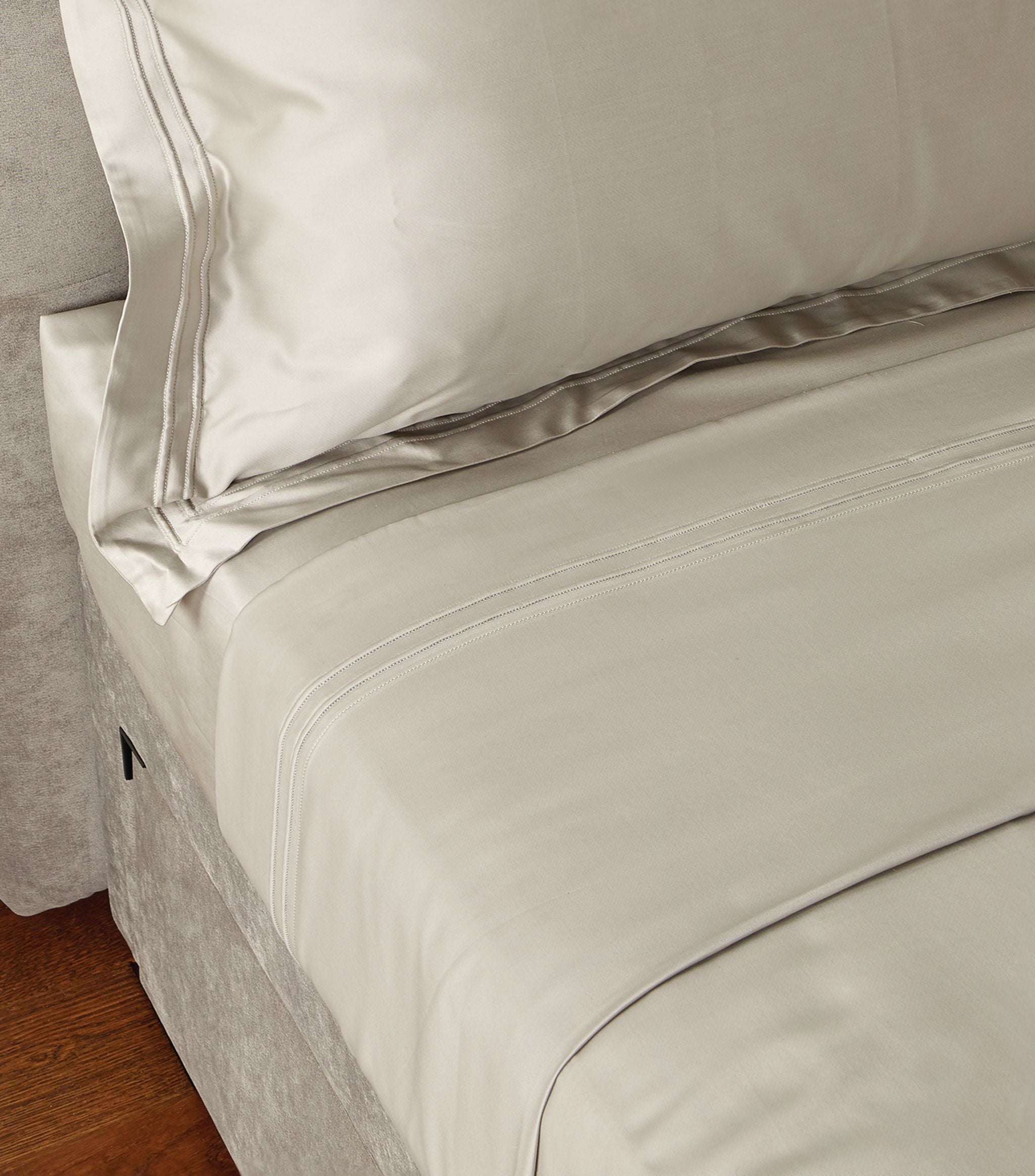 Richmond Double Fitted Sheet (135cm x 190cm) GOODS Harrods   