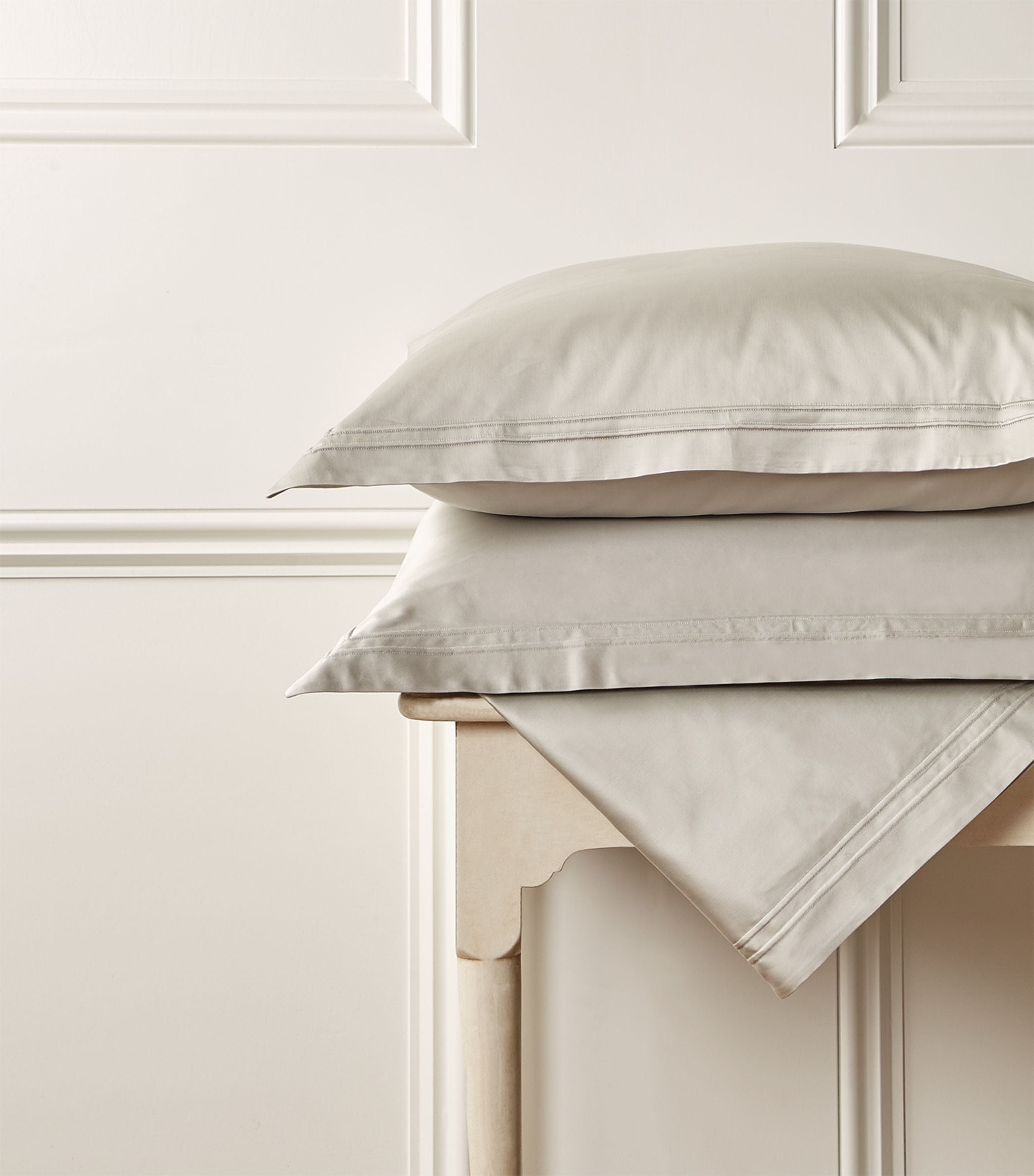 Richmond Double Fitted Sheet (135cm x 190cm) GOODS Harrods   