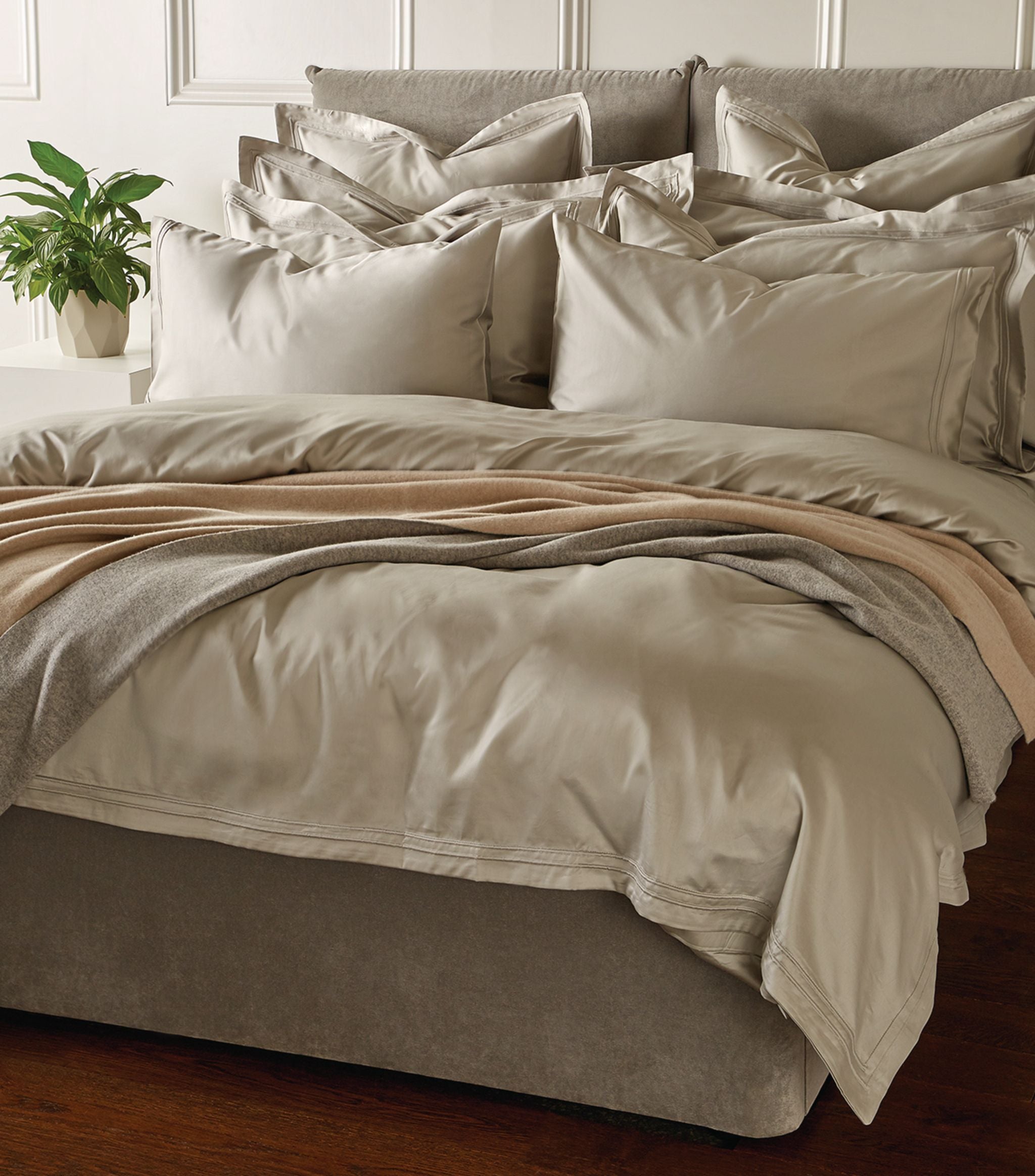 Richmond King Flat Sheet (275cm x 275cm) GOODS Harrods   