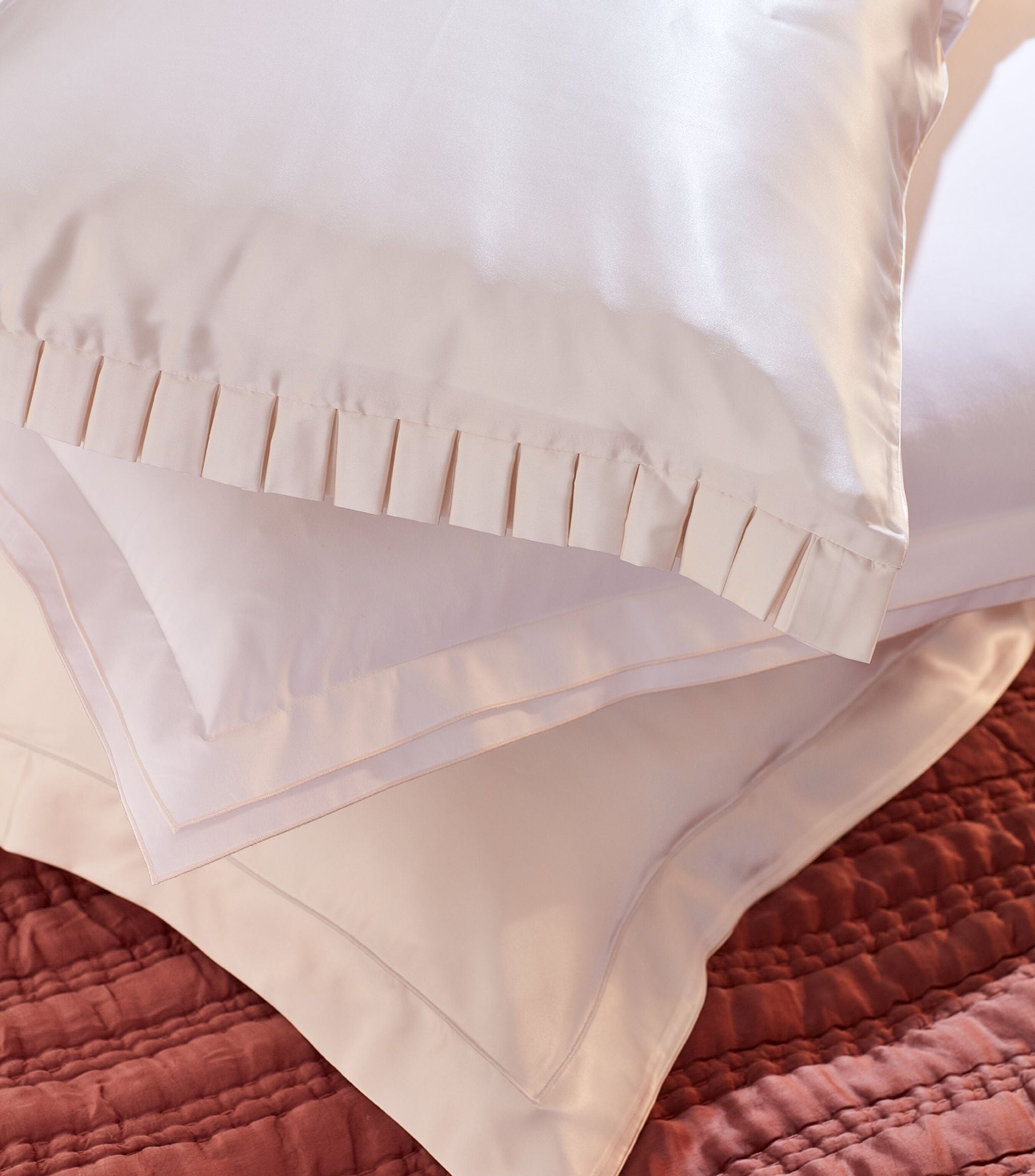 Silk St Germain Pillowcase (50cm x 75cm) GOODS Harrods   