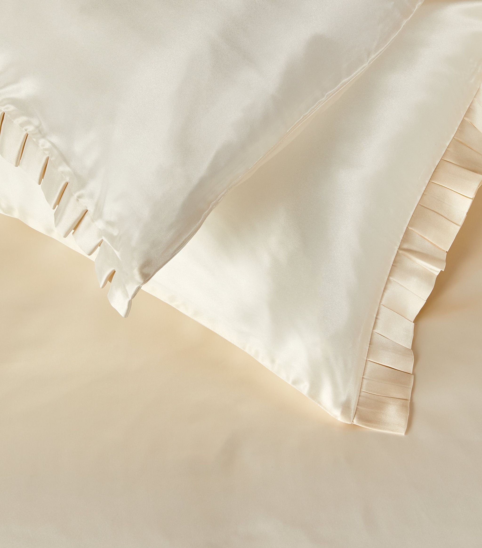 Silk St Germain Pillowcase (50cm x 75cm) GOODS Harrods   