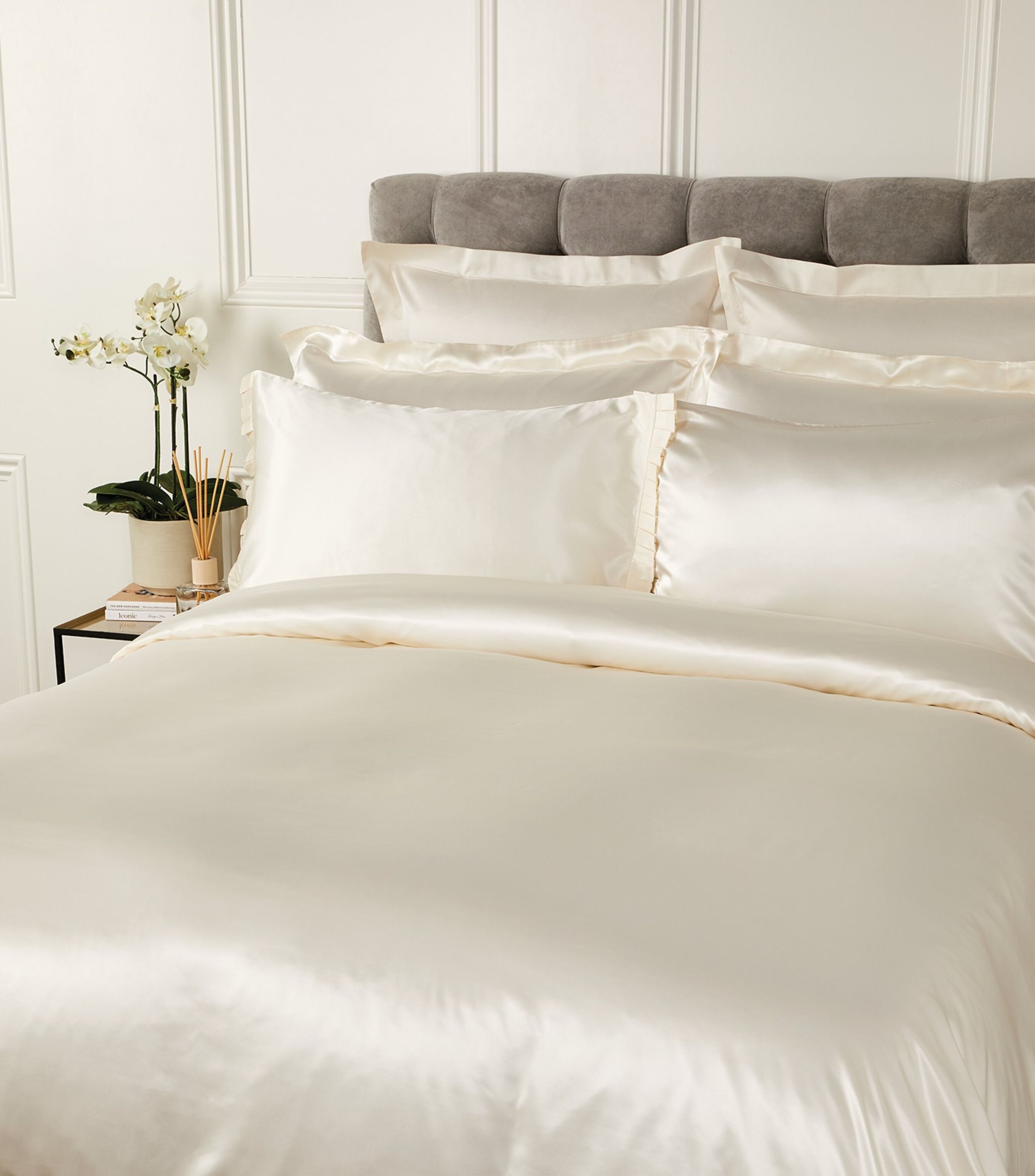 Silk St Germain Super King Duvet Cover Set (260cm x 220cm) GOODS Harrods   