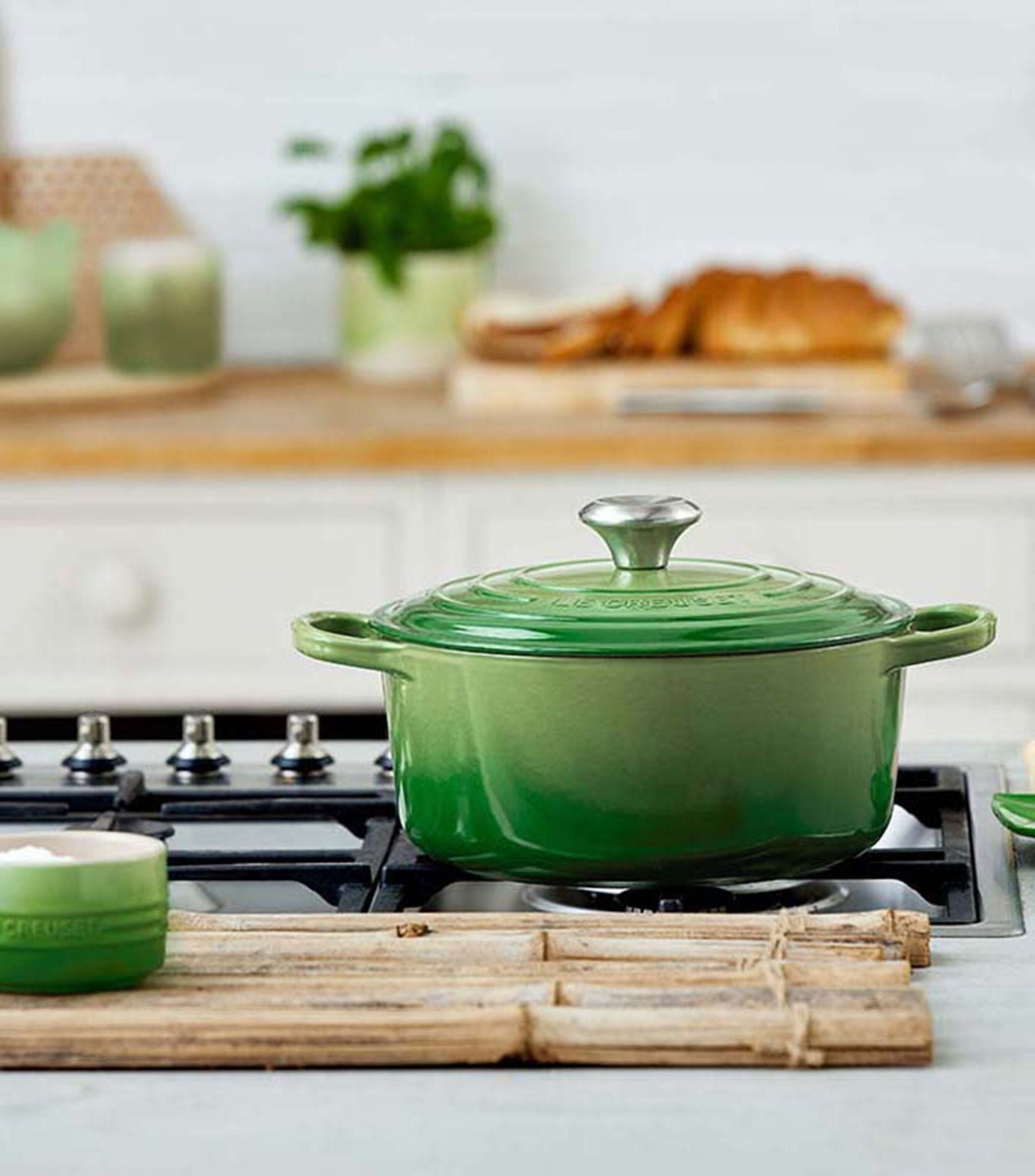 Cast Iron Signature Round Casserole Dish (28cm) GOODS Harrods   