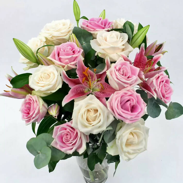 22 Stem Colombian Rose & Oriental Dutch Lily Flower Bouquet