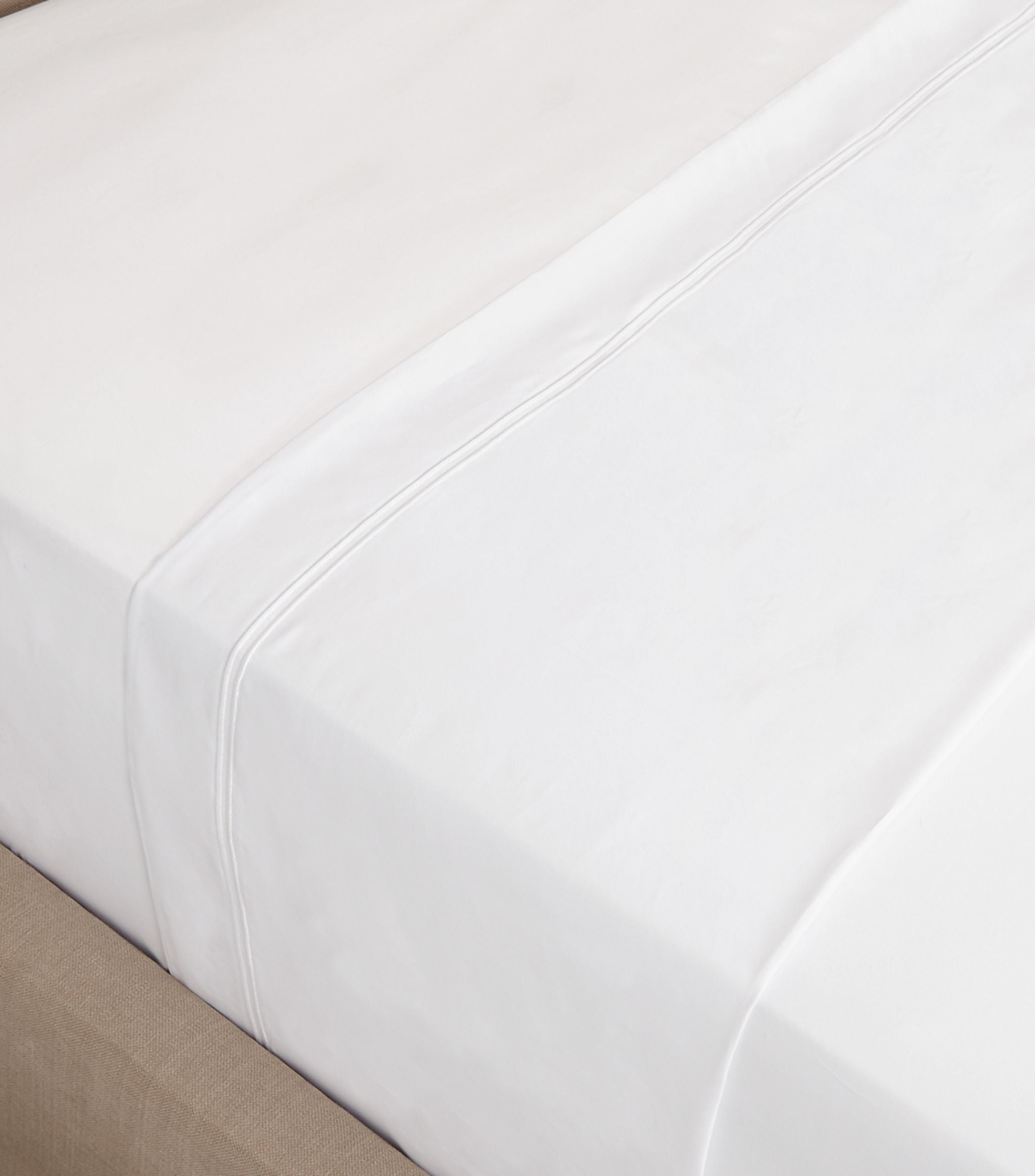 Pendle Double Flat Sheet (230cm x 275cm) GOODS Harrods   