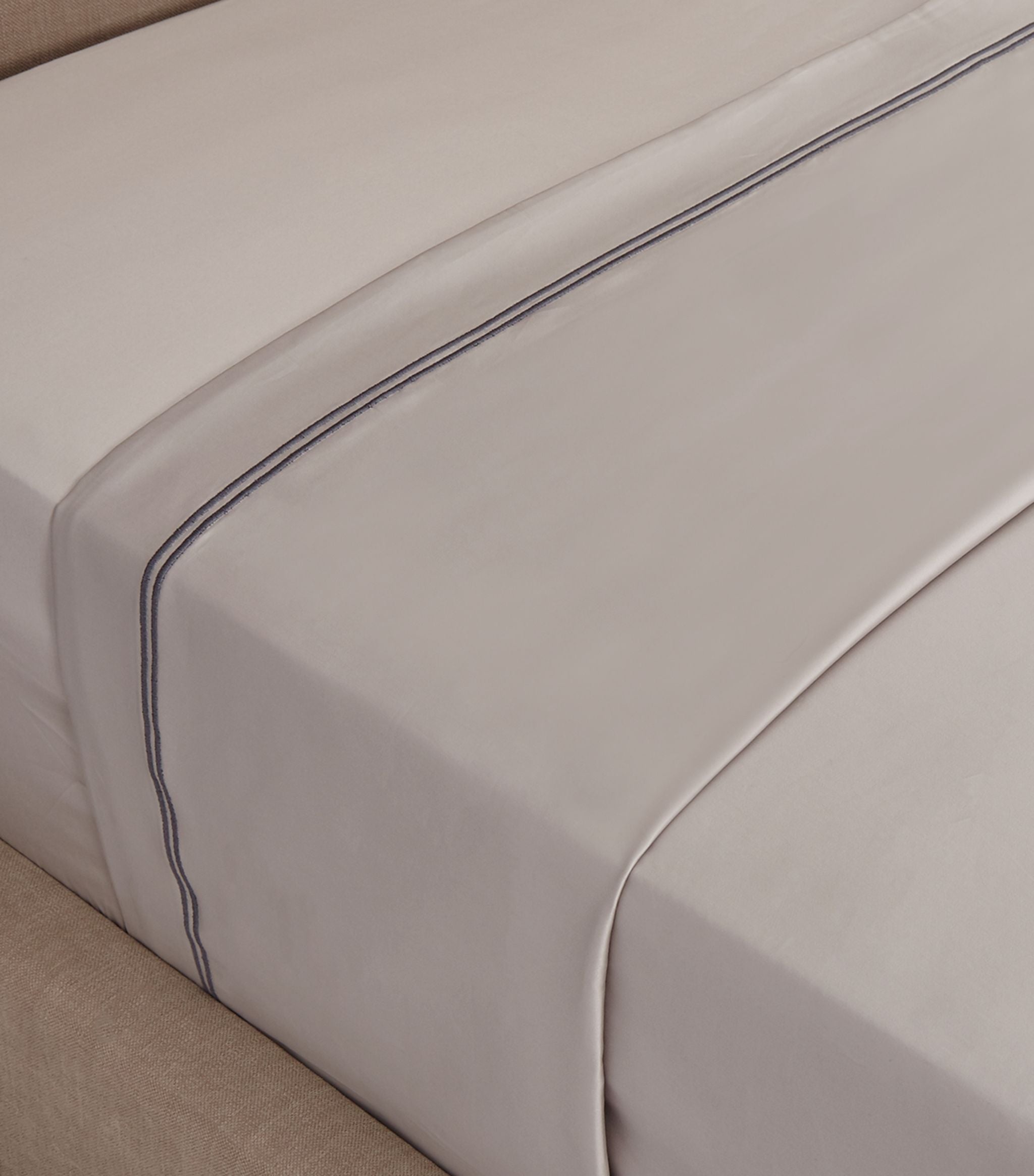 Pendle King Fitted Sheet (150cm x 200cm) GOODS Harrods   