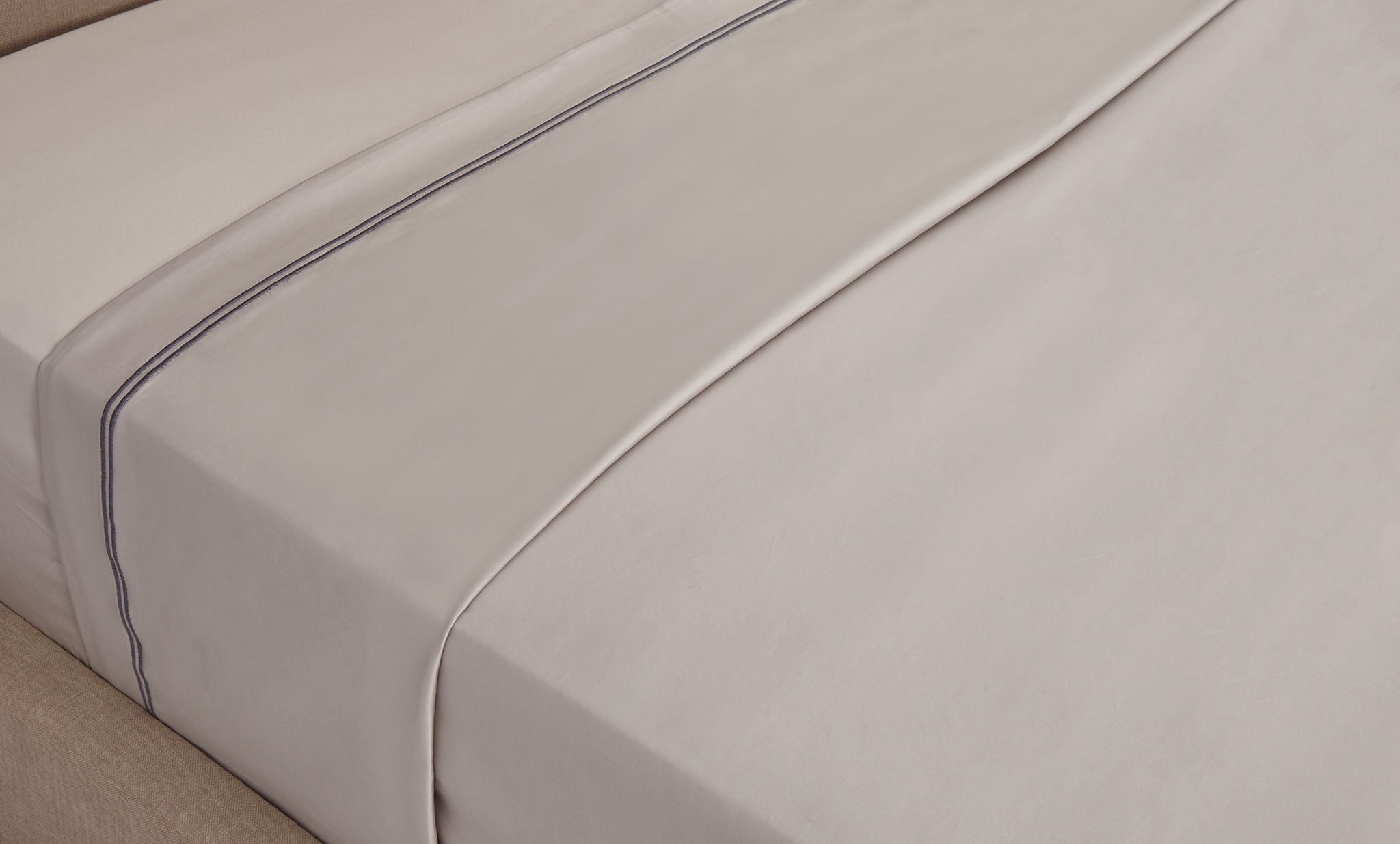 Pendle King Flat Sheet (275cm x 295cm) GOODS Harrods   