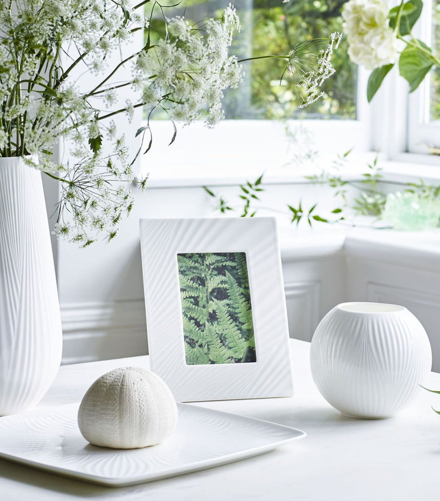 White Folia Rounded Vase (21cm)