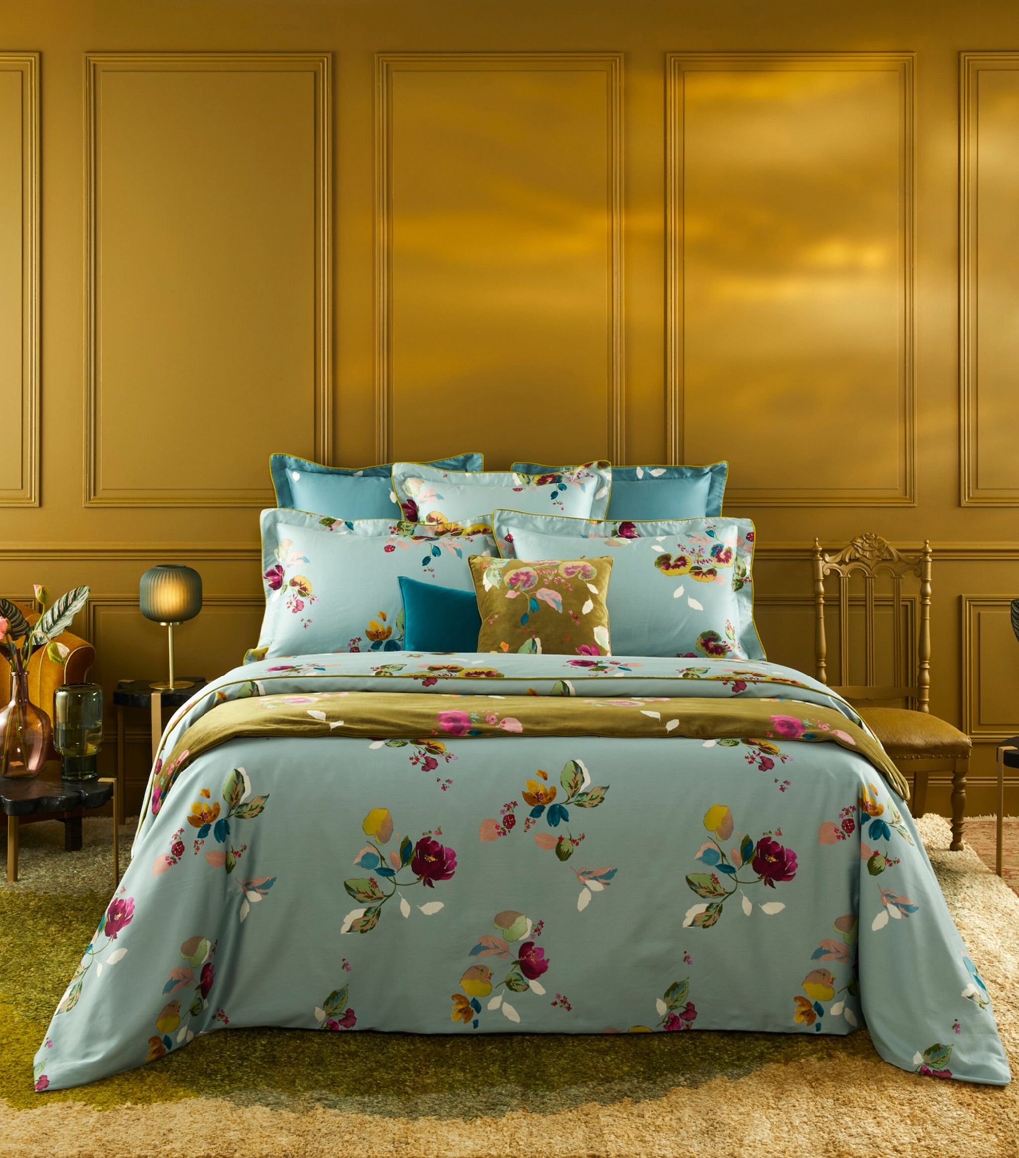 Eaux Super King Bedcover (285cm x 250cm) GOODS Harrods   