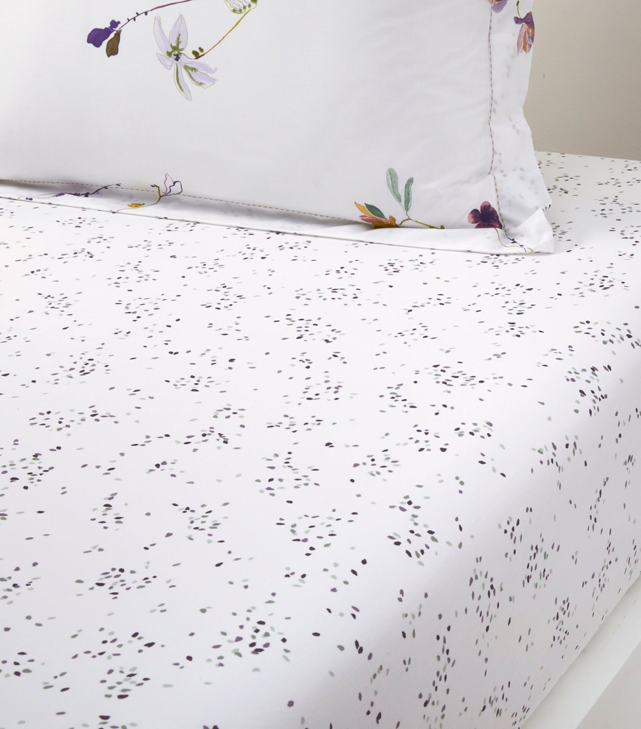 Saito Double Fitted Sheet (135cm x 190cm) GOODS Harrods   