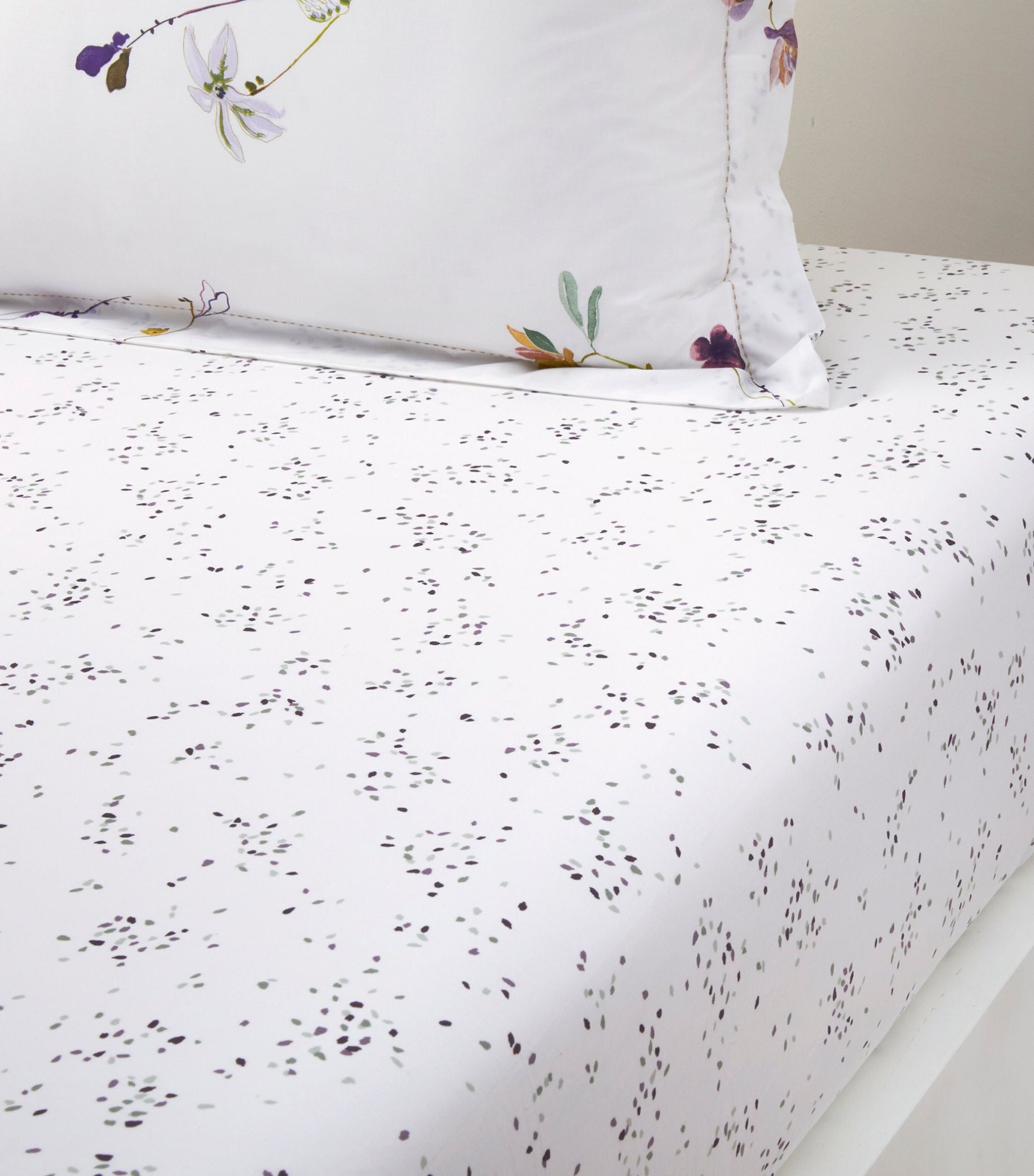 Saito King Fitted Sheet (150cm x 200cm) GOODS Harrods   