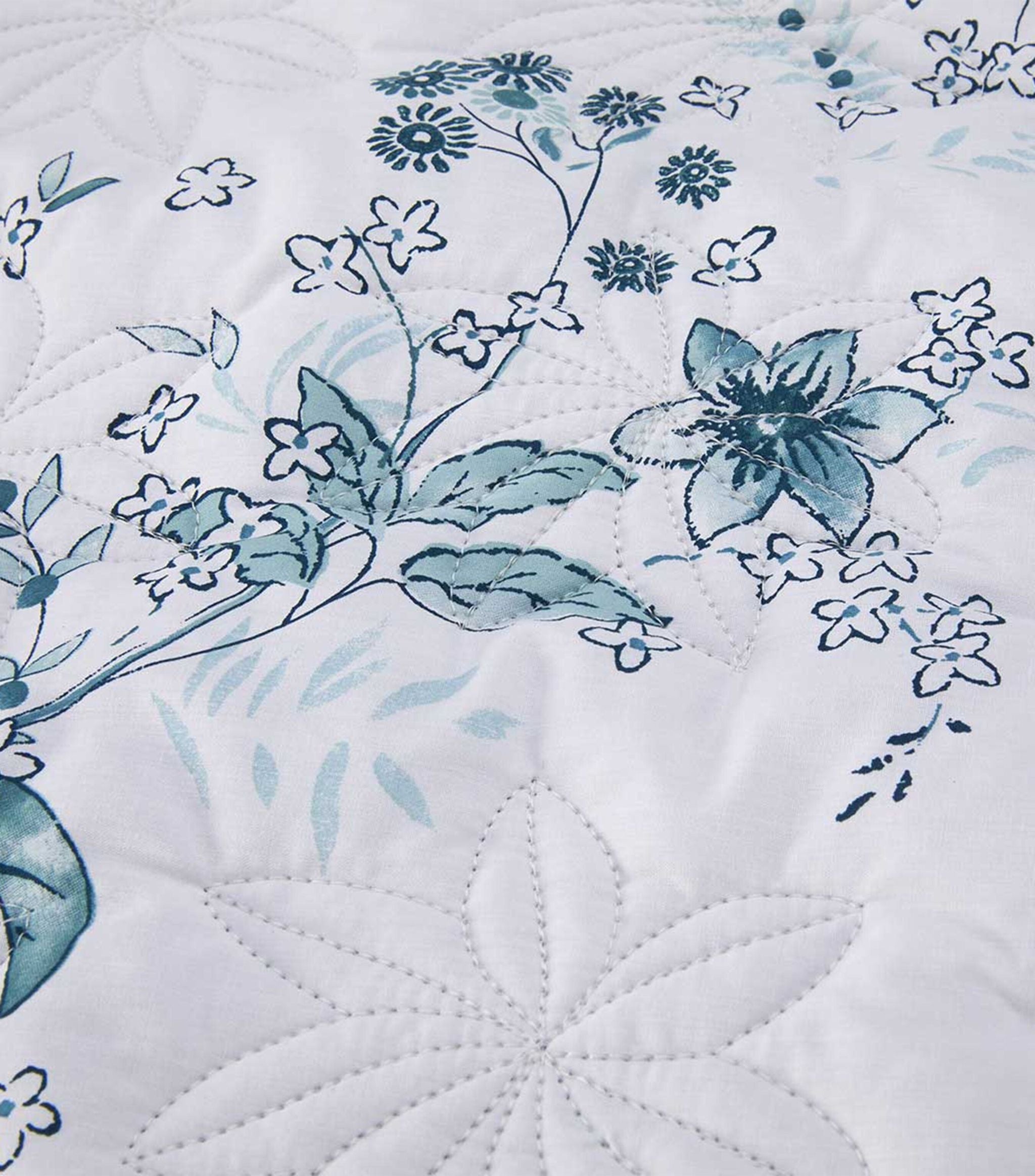 Sylve Double Bedspread (250cm x 250cm) GOODS Harrods   