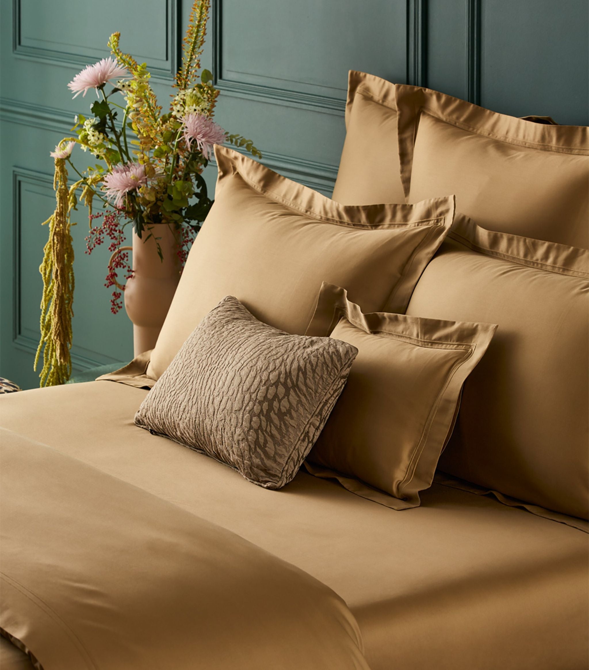 Triomphe Double Flat Sheet (240cm x 295cm) GOODS Harrods   